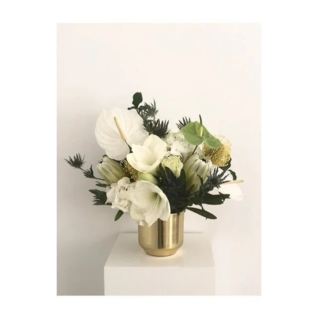 So fresh and so green! Custom arrangement for @lululemonhk 🤍🌱
.
.
.
.
.
#summerflorals #coolvibes #anthurium #amaryllis #happyfriday #tgif #friyay #ilikebigbloomsandicannotlie #weekendvibes #sunshinestateofmind #hkflorist #flowersofinstagram #flori