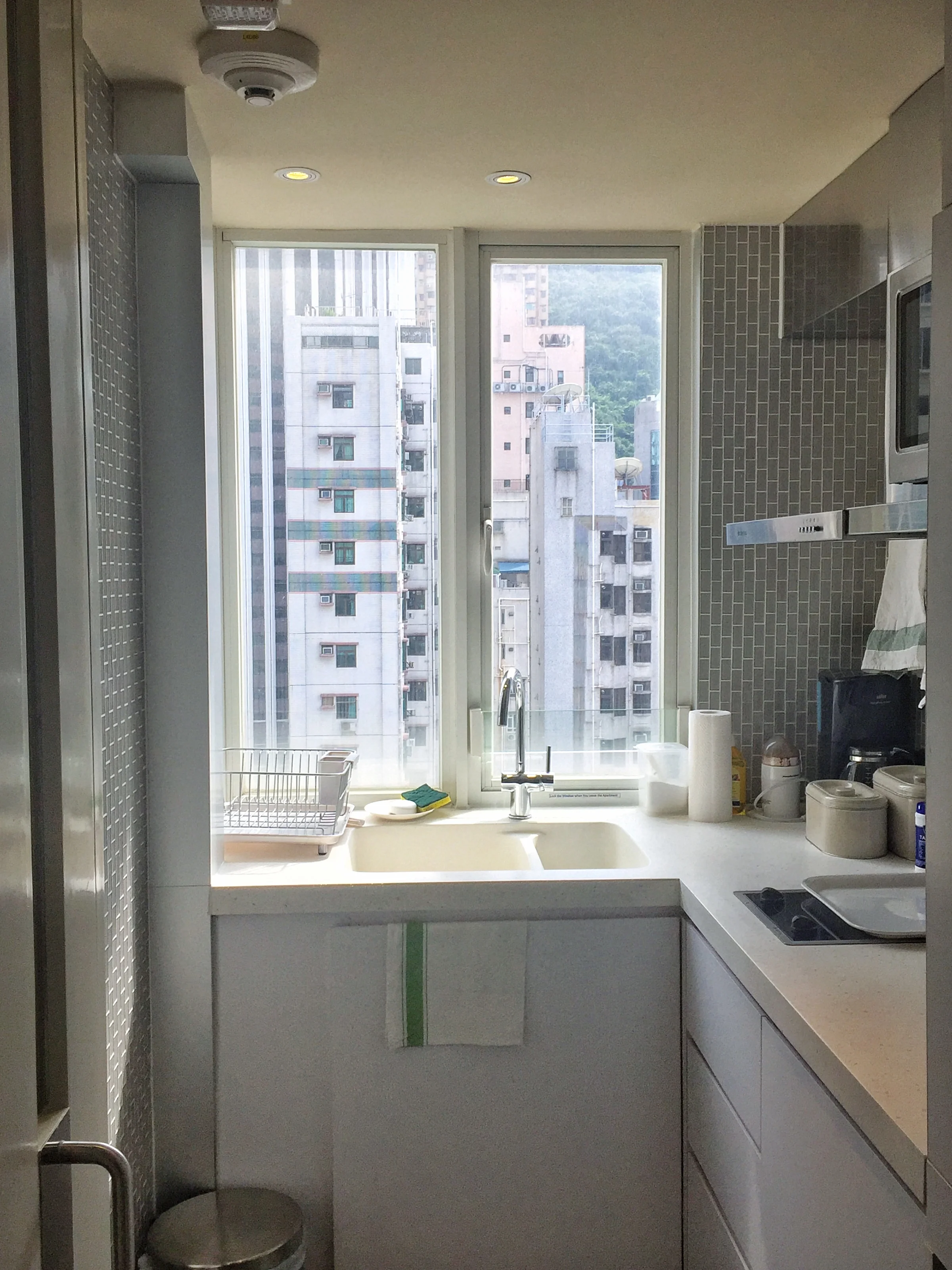 Itty bitty kitchen.