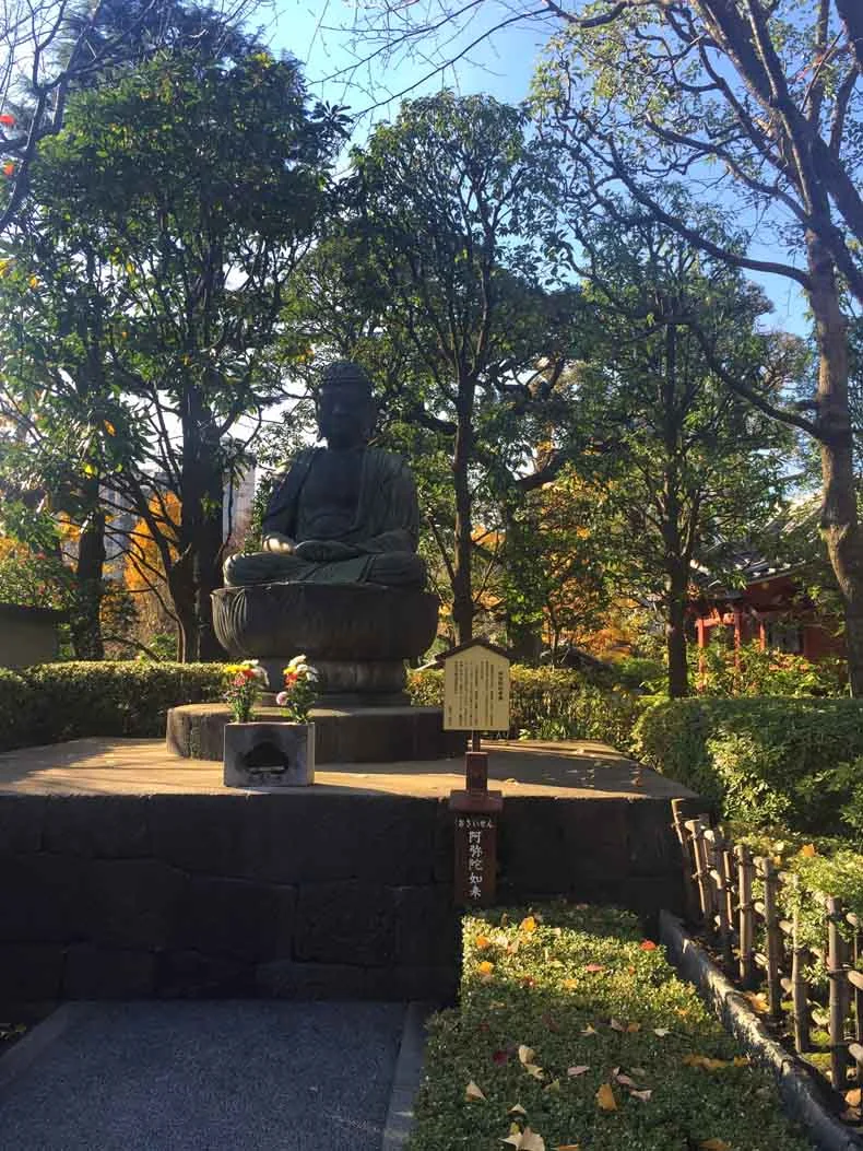 The garden outside Senso-ji.