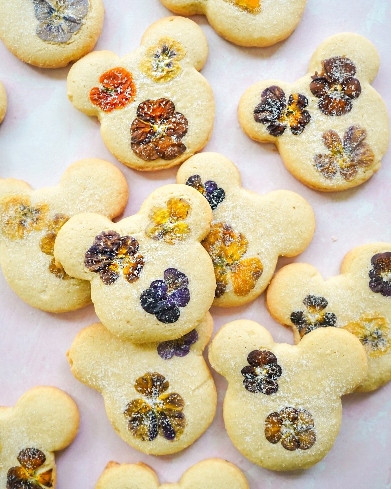 Peachy Bakes Presents:

Mickey Shaped Edible Flower Sugar Cookies

I purchased some edible flowers at the @ptreefarmersmkt last weekend and decided to make some cookies with the remaining flowers. And remember kids, everything tastes better #mickeysh