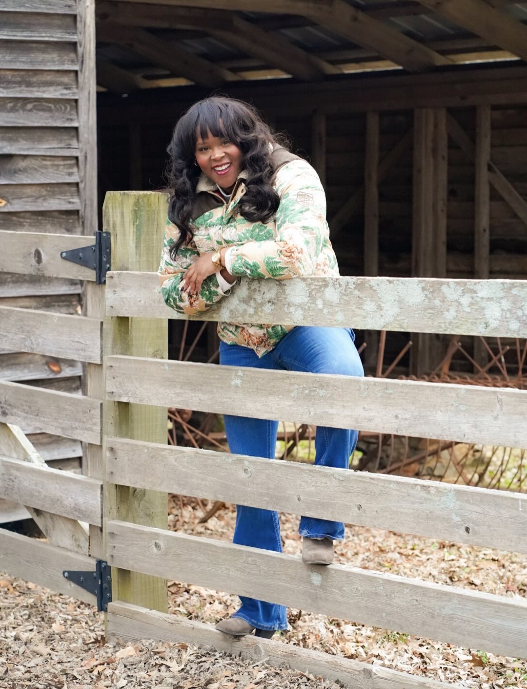 Channeling classic countryside vibes in my Dairy Boy puffer jacket 🐎✨ 

This cozy jacket isn&rsquo;t just warm &mdash; it&rsquo;s a little work of art, with its vintage‑inspired horse and ranch print that tells a story with every glance. I love how 