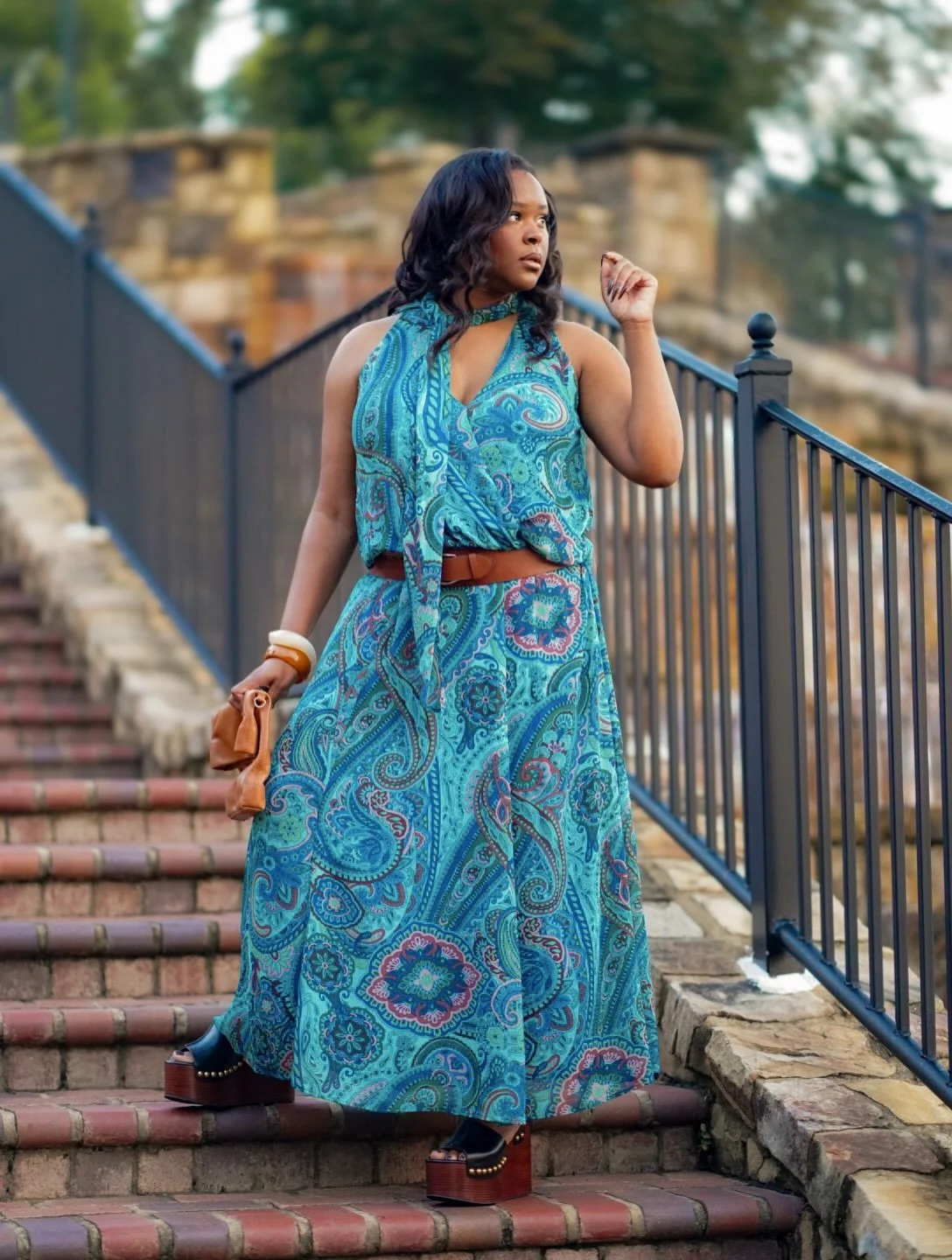 Happy Fall, Peaches! 🍂

Fall in Georgia means low 80s&hellip; so naturally, my closet transition is moving at a very slow pace.

This Zara paisley set feels like the perfect compromise&mdash;rich fall-inspired colors, a little brown belt, and lightw