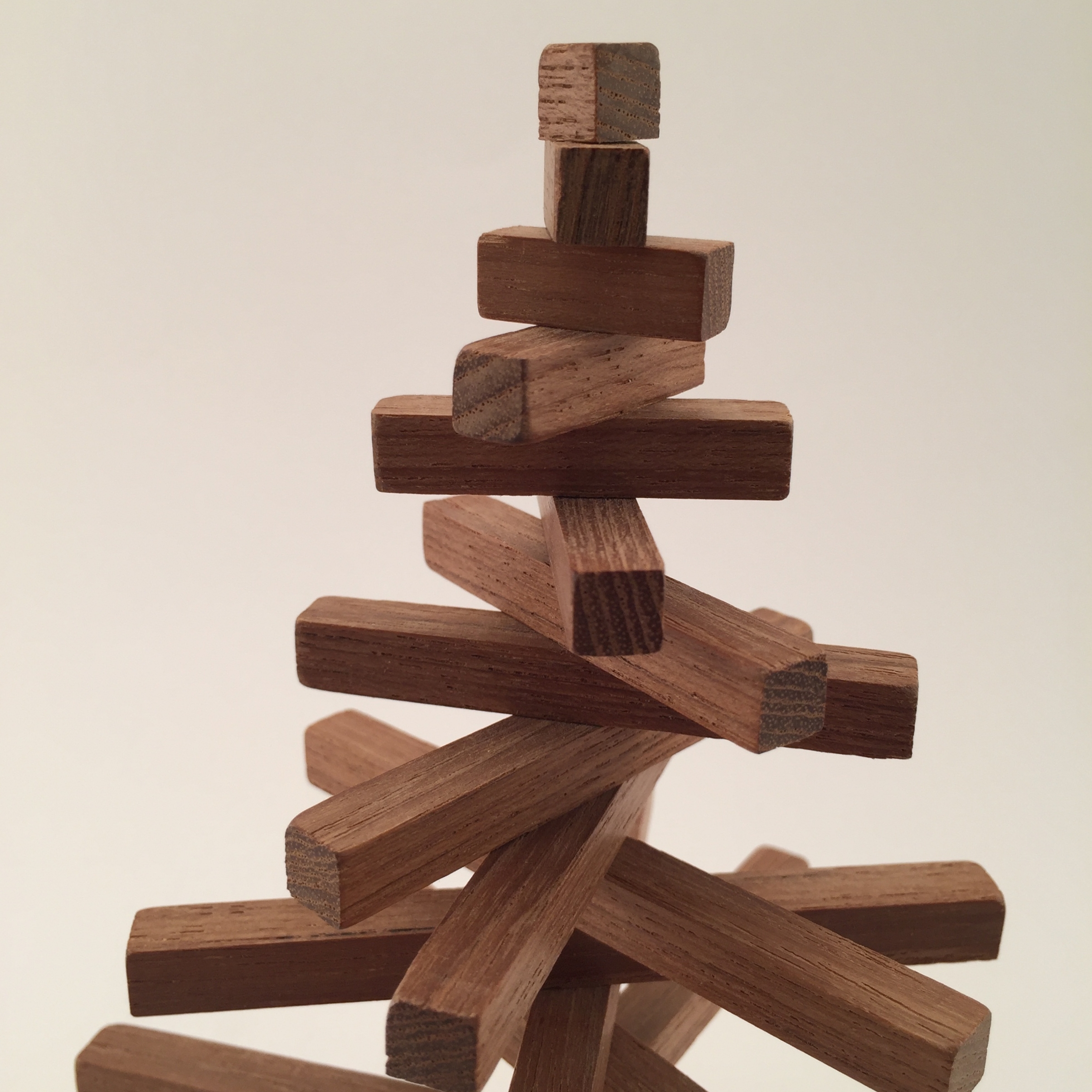Particolare della versione in teak.