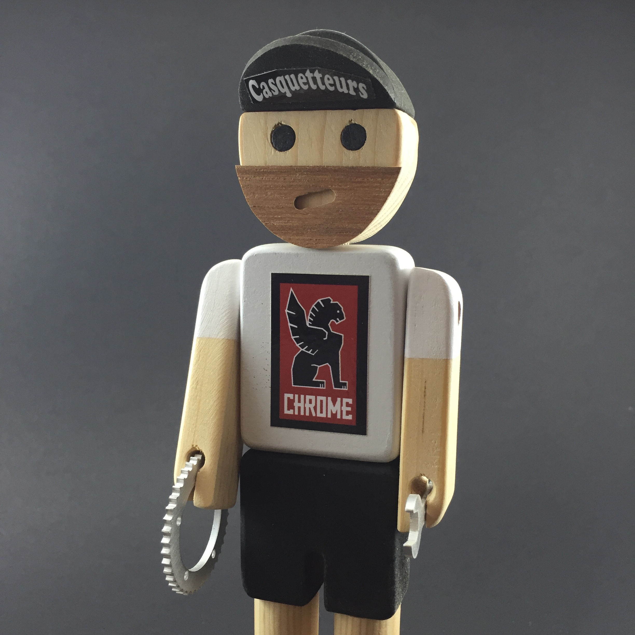 You can personalize Danny with vinyl stickers and aluminium accessories.