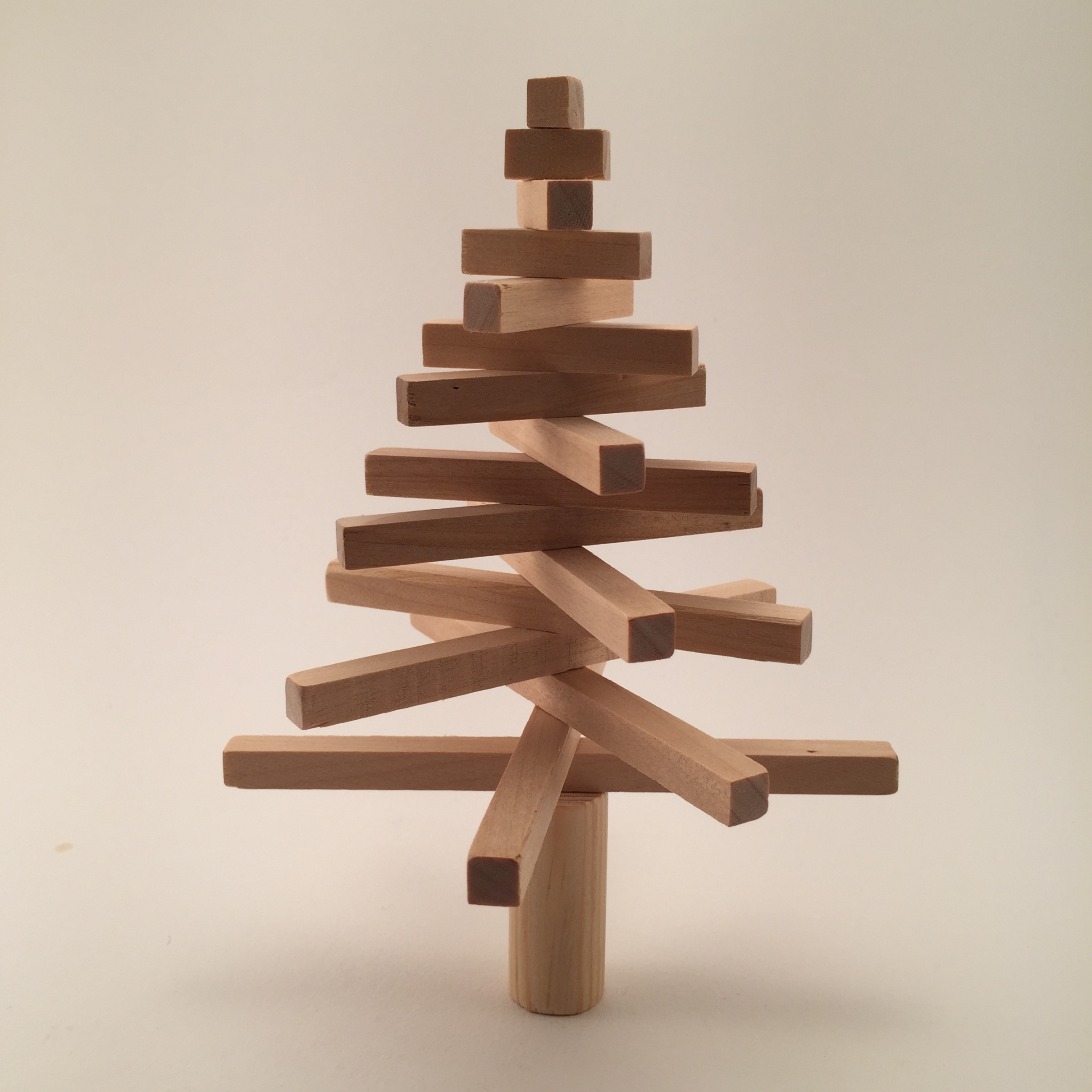 The 16 wooden sticks can be set in the desired position for infinite configuartions.
