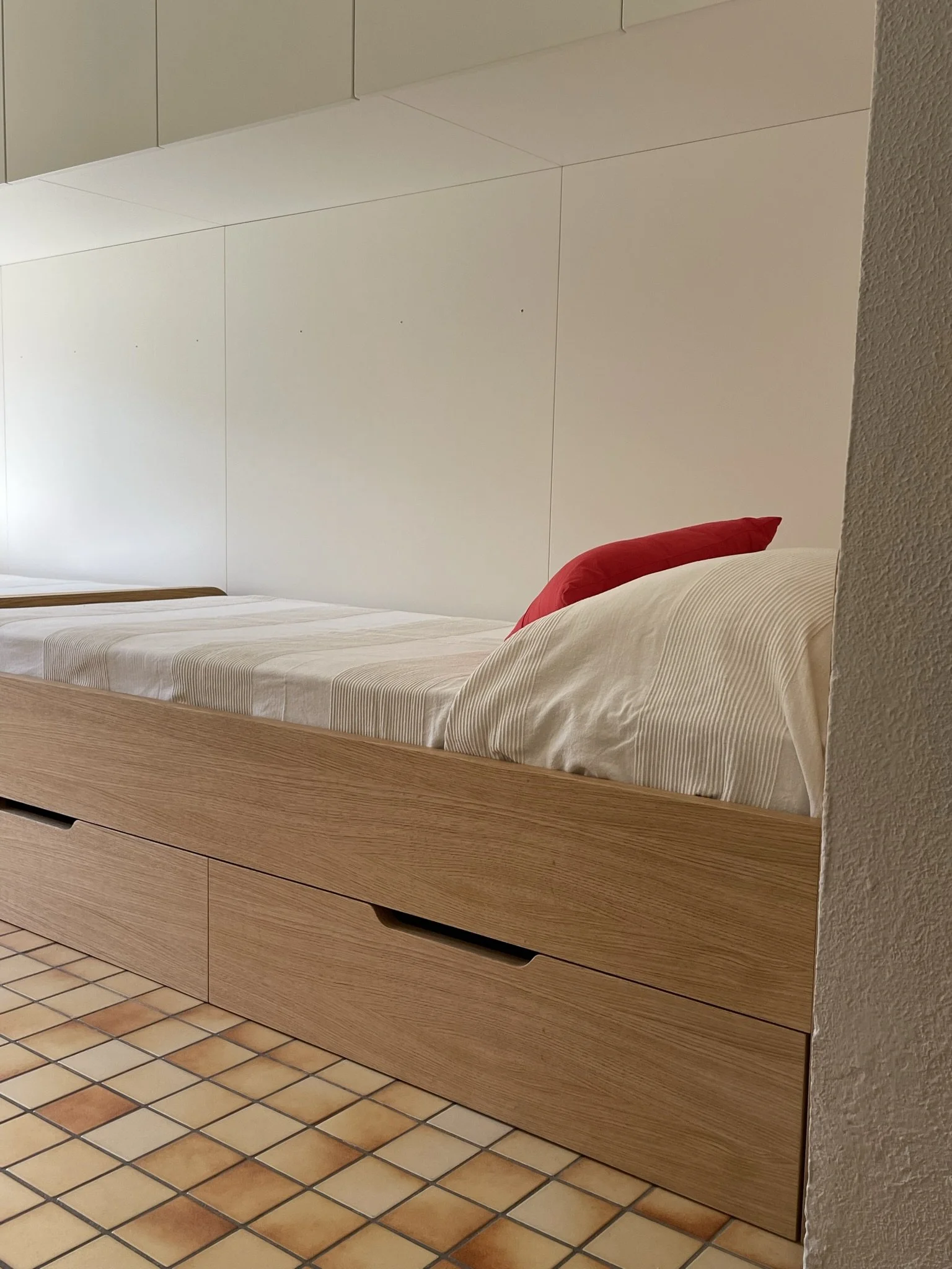  I letti sono completati da 4 ampi cassetti scorrevoli su ruote e facilmente rimovibili 