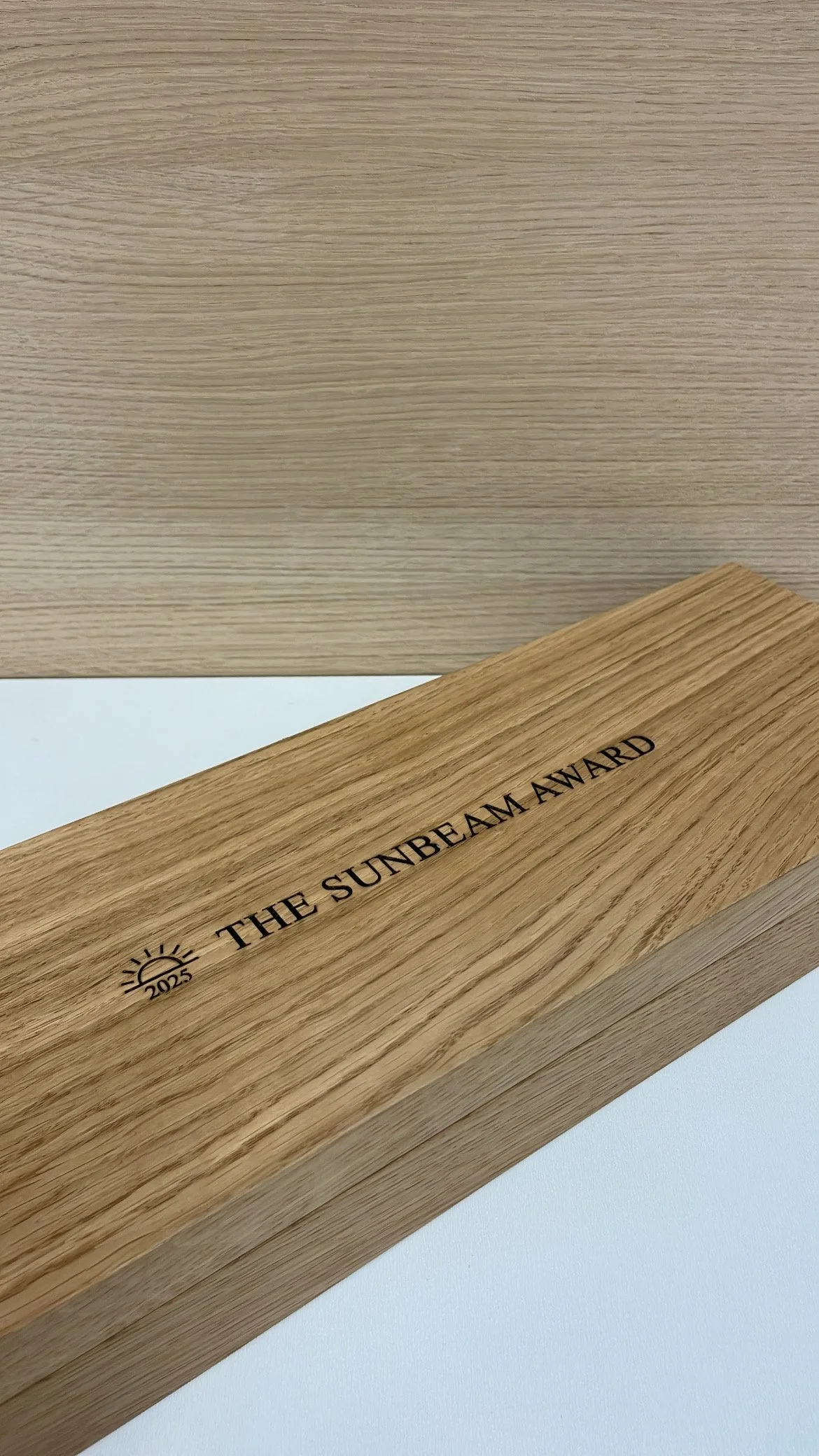  Cofanetto realizzato per la premizione di un Evento Internazionale. Logo inciso a laser su legno. 