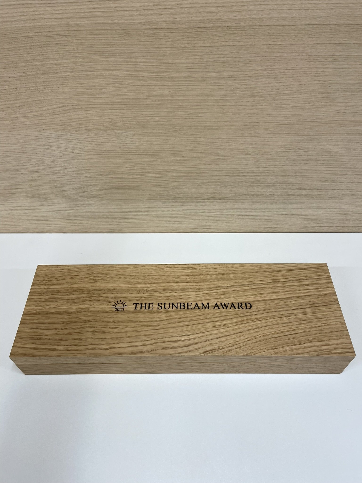  Cofanetto realizzato per la premizione di un Evento Internazionale. Logo inciso a laser su legno. 