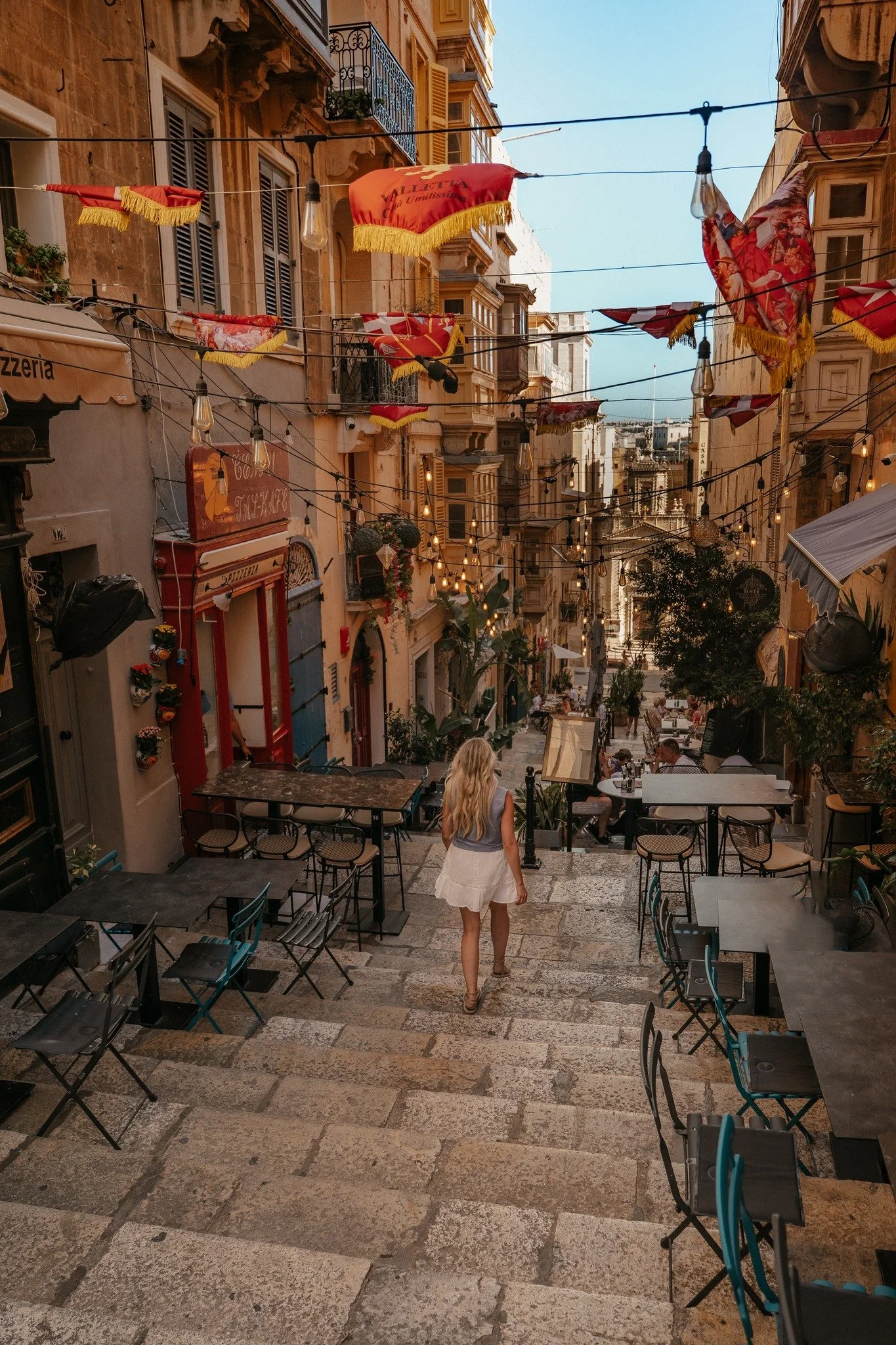 Valletta minden szeglet&eacute;ben tartogat valami meglepet&eacute;st. #visitmalta #fedezdfel #utazas #exploremore #ny&aacute;r #&eacute;lm&eacute;nyek 😍
📸 @sunkissedblonde.travels
