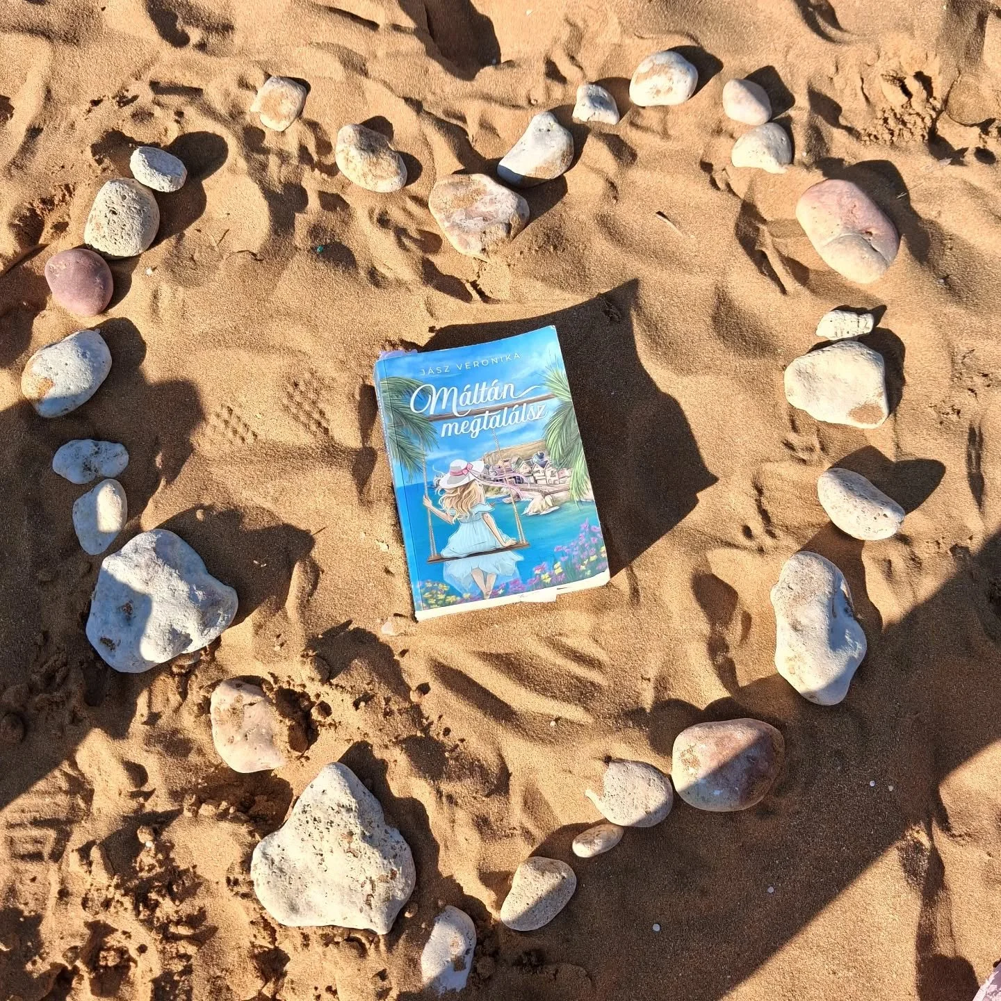 KÖNYVAJÁNLÓ | Jász Veronika: Máltán megtalálsz