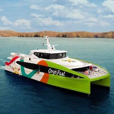 M&aacute;jus 5-től Sliema - Bugibba - Gozo &uacute;tvonalon is &uuml;zemel gyorskomp j&aacute;rat. Az &uacute;j &uacute;tvonal c&eacute;lja, hogy cs&ouml;kkentse a sz&aacute;razf&ouml;ldi k&ouml;zleked&eacute;s leterhelts&eacute;g&eacute;t. A Sliema 