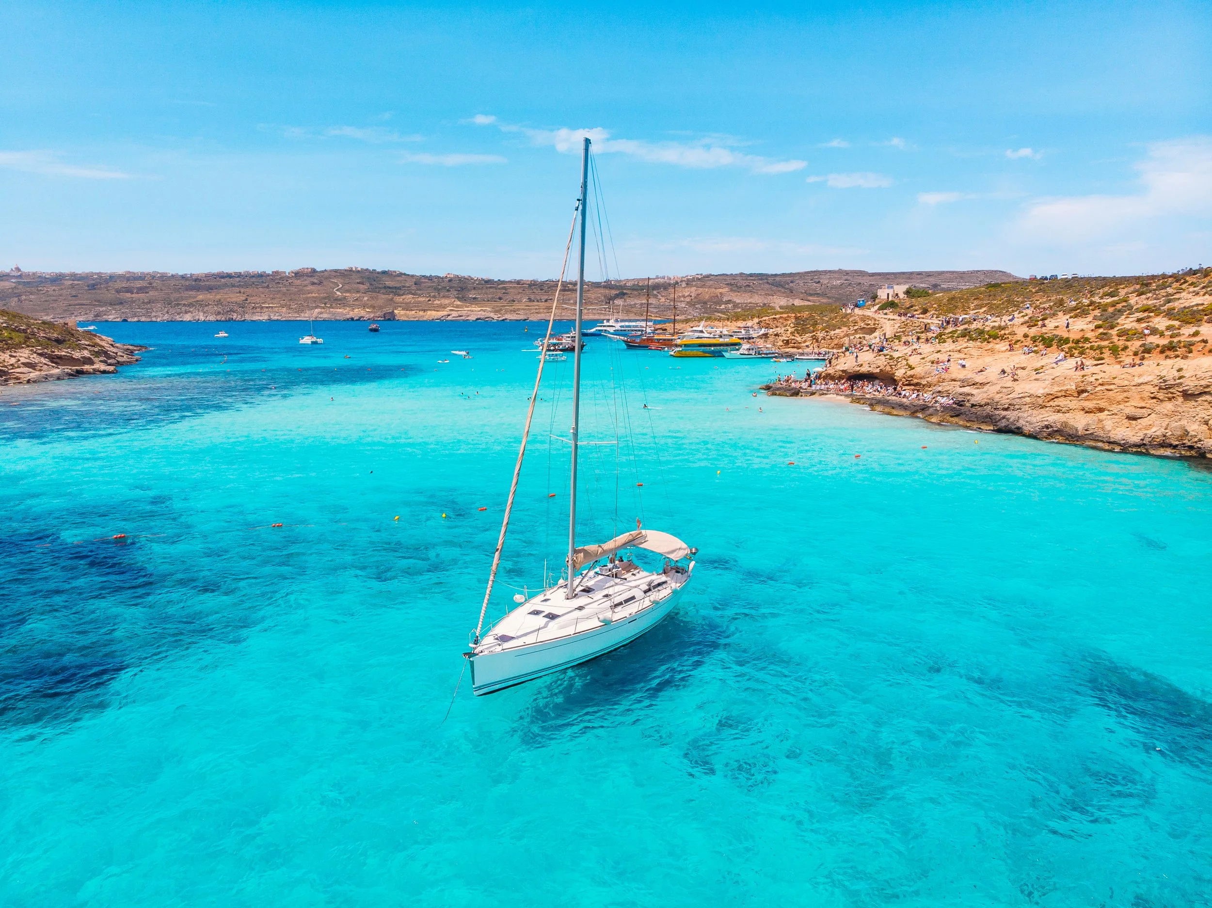 7 máltai strand, ahol szinte hihetetlenül kék a tenger