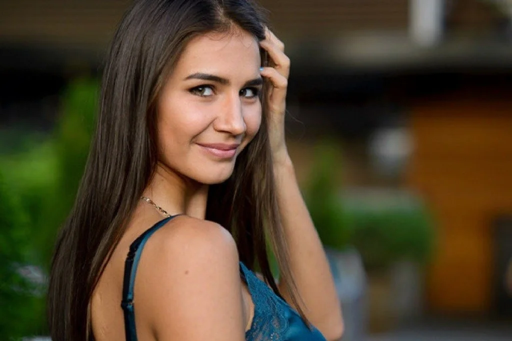 Maria 25Maria has always taken care of her skin, but never thought about trying a mask. She gets constant blackheads on her nose and believes they result from a lack of exfoliation in her skincare routine. Maria’s skin is sensitive but her T-zone ne…