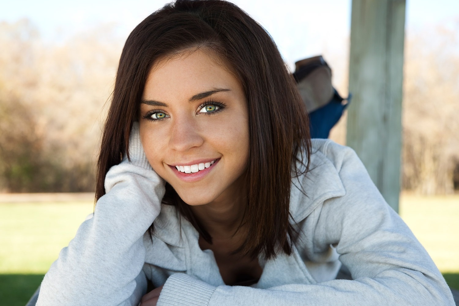 Holly 16Holly’s parents taught her the importance of moisturizing. Now that she’s gone through puberty, Holly is experiencing an increase in oil production and hormonal breakouts along her jaw line and T-zone. Holy wants to continue moisturizing the…