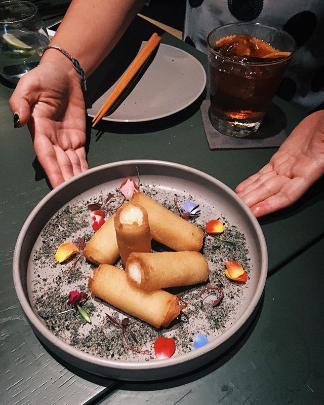 Desserts may not really be a thing in the Middle Kingdom but this? Basically carnival fare. Double-skinned pudding (双皮奶) injected into dough and deep-fried @zuidong_orientalhouse. 🎪