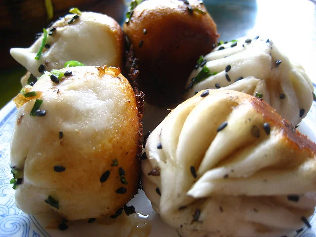 shengjian mantou 生煎馒头