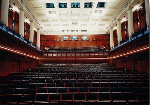 konzerthaus innen Foto neben Text.jpg