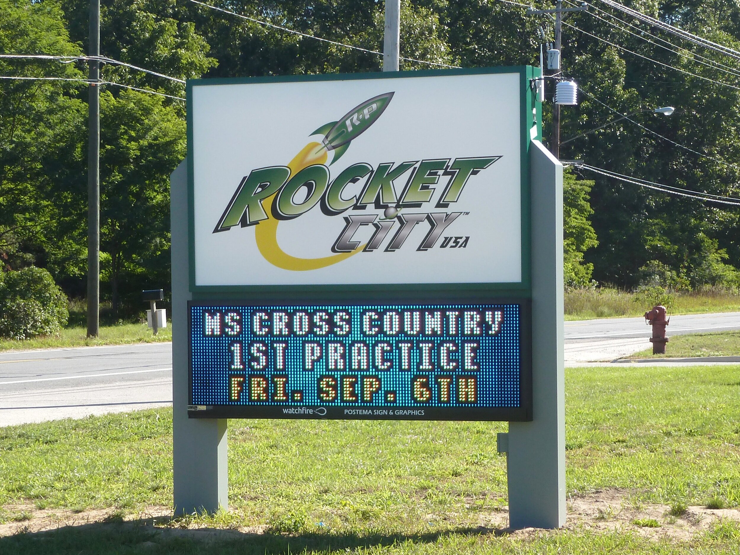  Monument sign with polycarbonate faces and vinyl graphics with external aluminum posts and a Watchfire 19mm display. 