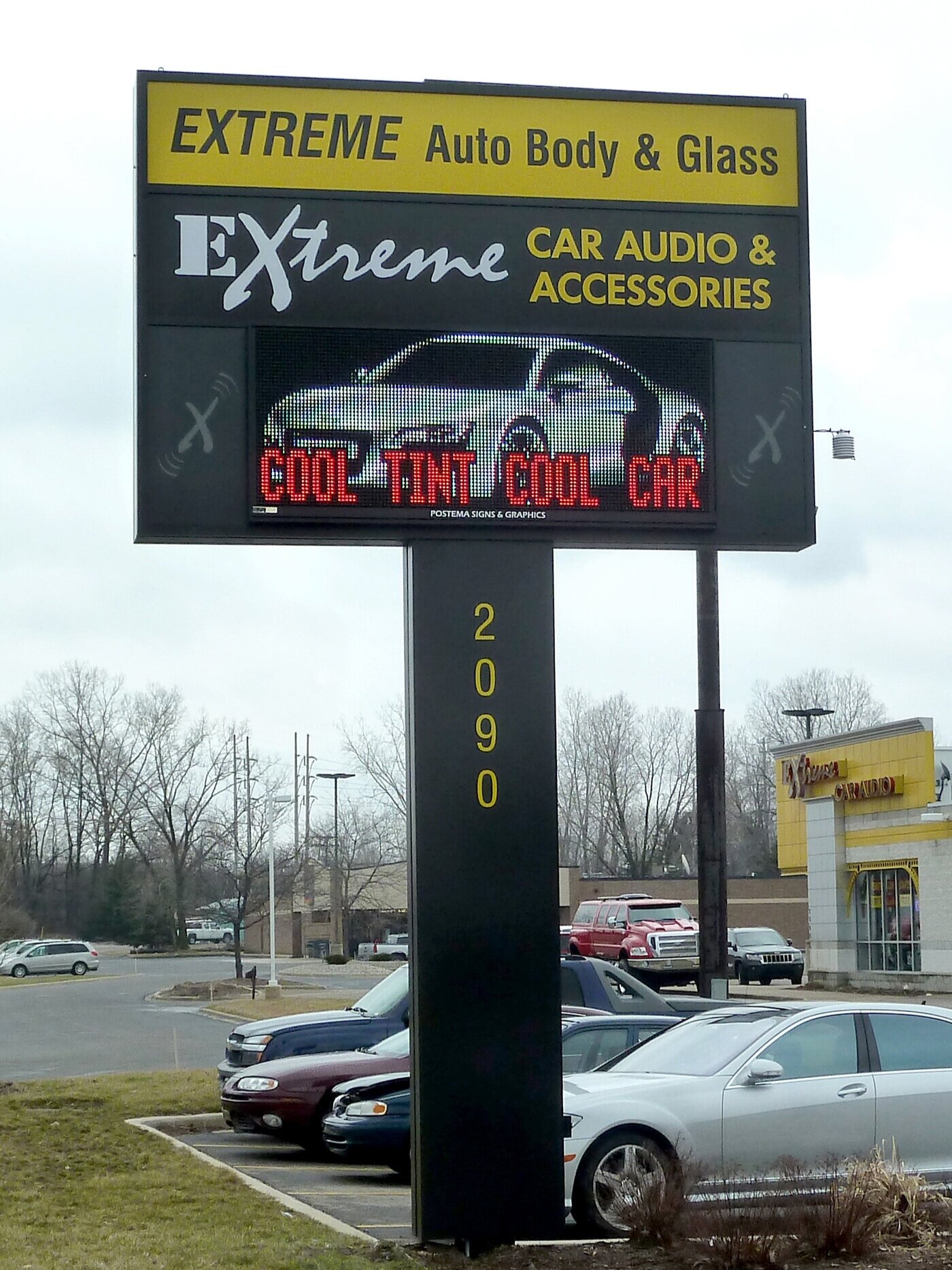  Pylon sign with polycarbonate faces and an aluminum pole shroud with a Watchfire 19mm display. 