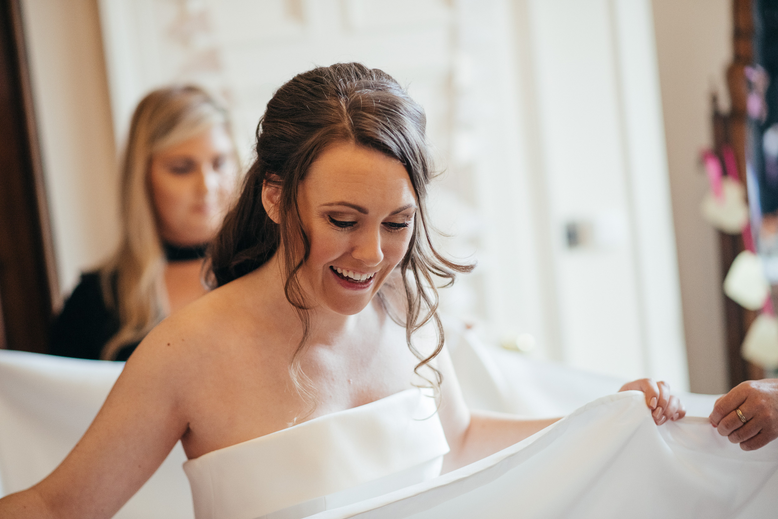 Bride getting ready pictures