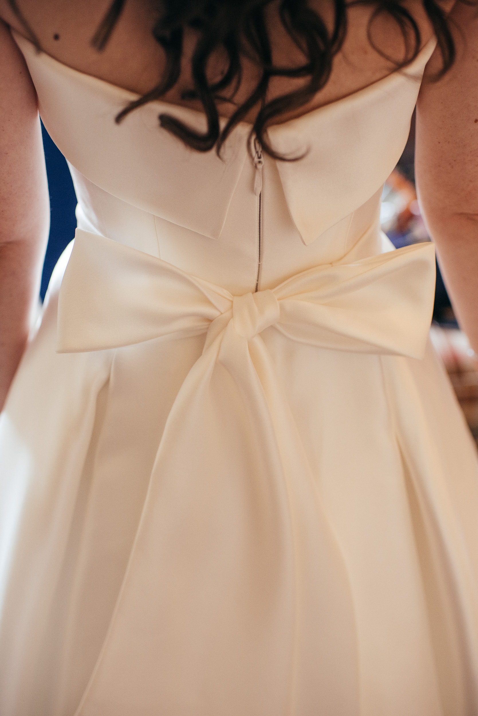 Wedding dress back bow