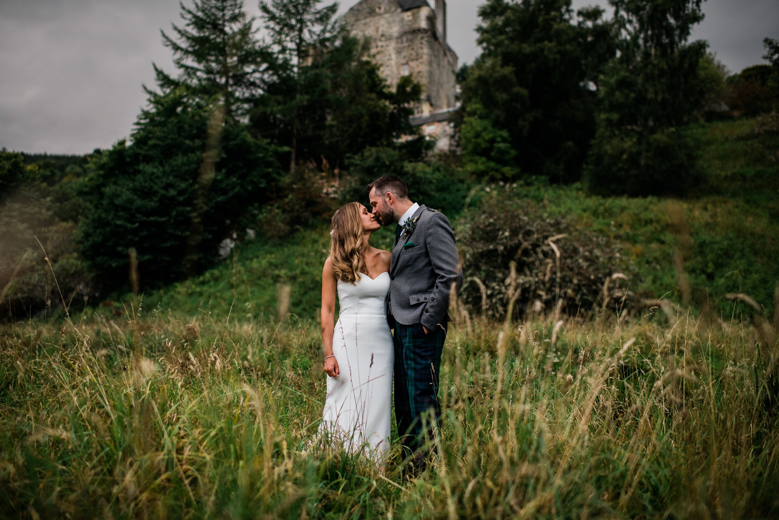 Neidpath Castle Wedding-15.jpg