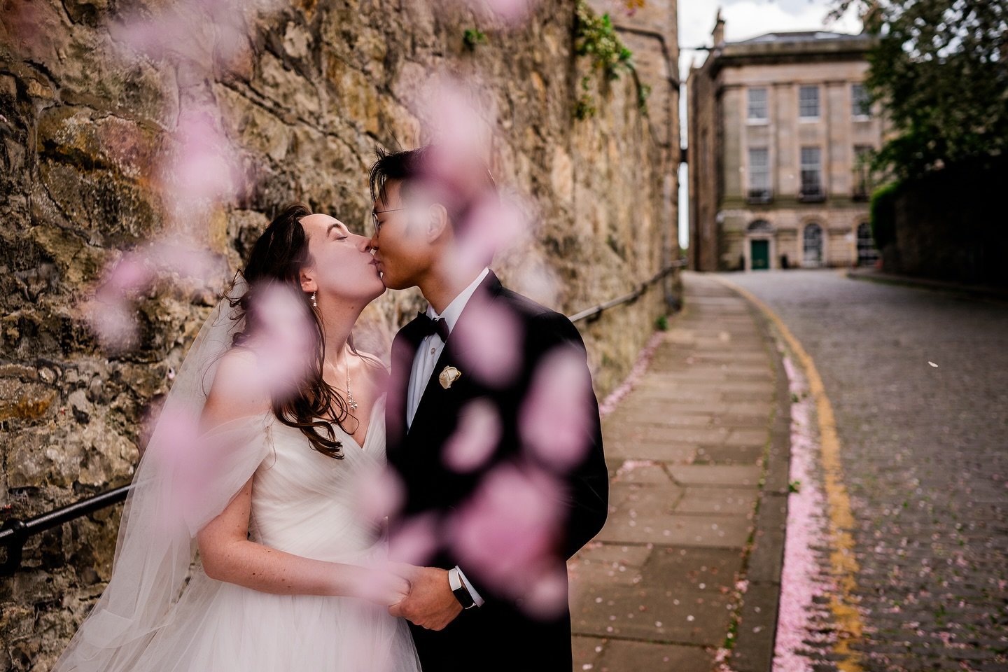 Jack + Mary requested cherry blossoms on their wedding day and Edinburgh delivered! 
.
.
.
#edinburghwedding #edinburghelopement #edinburghelopementphotographer #scottishelopement #scottishelopementphotographer