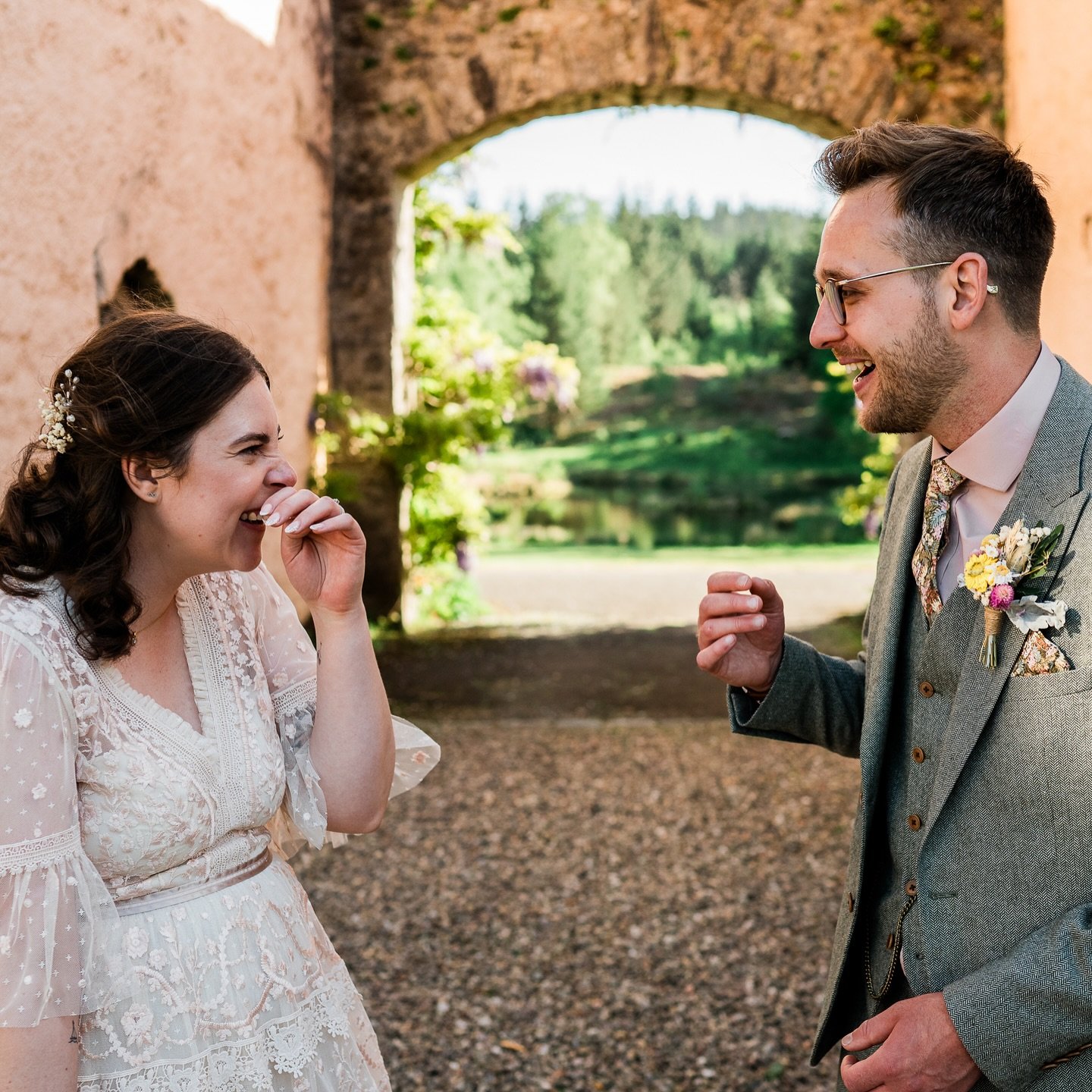 Who remembers last summer AKA May 2025!? 

Well&hellip; Jenna &amp; Alex got married and their highlights slideshow is now live and delivered! 

Check your mail guys! @alex_grindleyy @jen_grin 

#duchraycastle #scottishelopement #scottishelopementpho