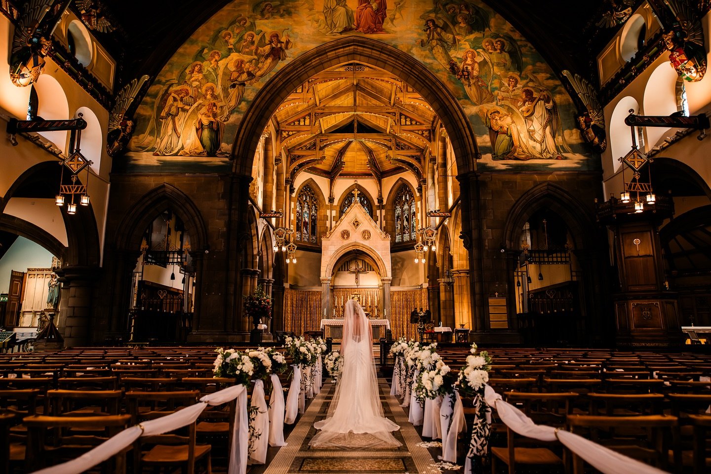Claire &amp; Simon tied the knot in serious style &mdash; starting with the jaw-dropping grandeur of St Mary&rsquo;s Cathedral in Edinburgh, and moving over to the beautiful Rosbery Steading for the reception. Two incredible locations in one day!

It