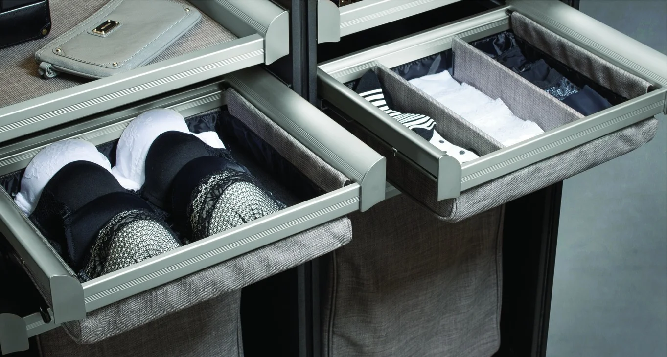 Divided Lingerie Drawer: 807.77.612
