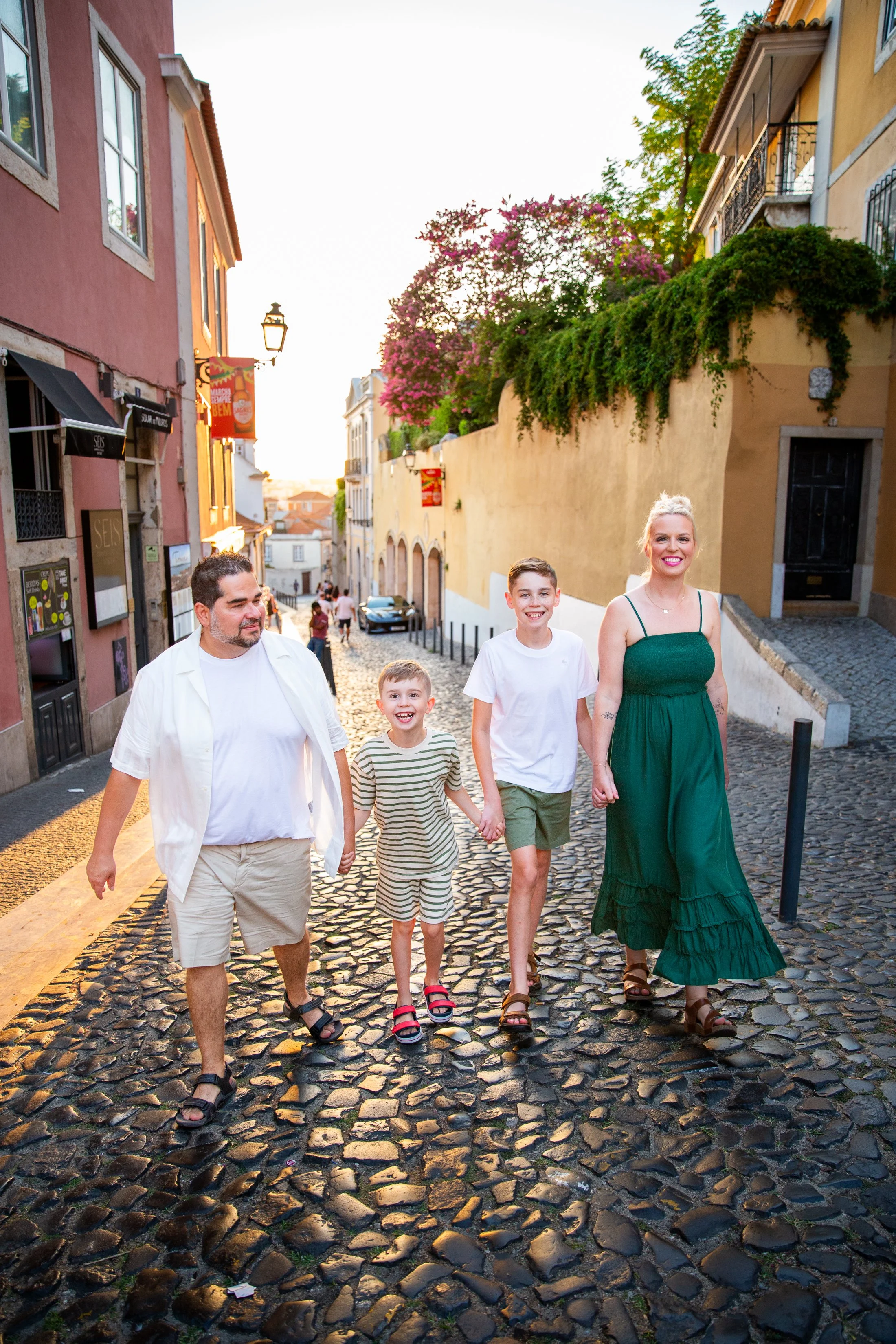 Family photoshoot in Alfama