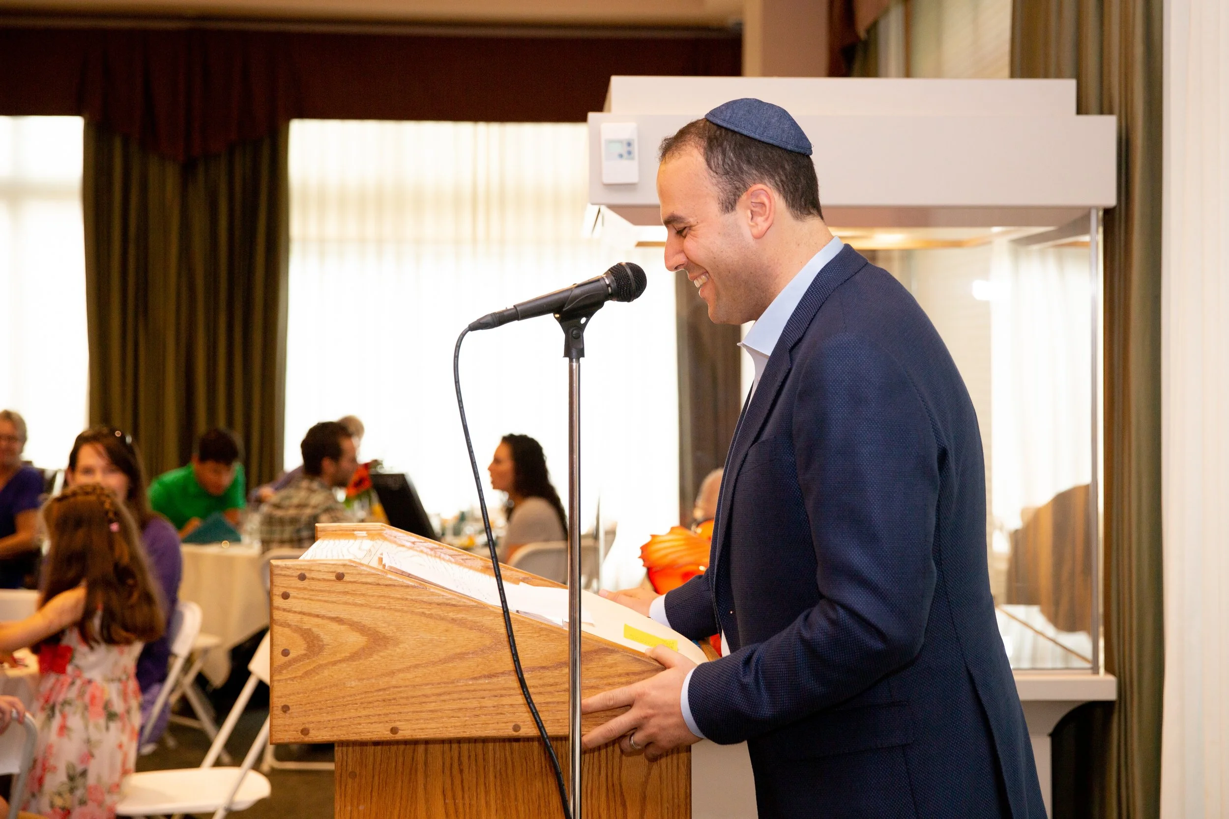Professional event photography in Lisbon, Portugal, capturing speakers and attendees at a Jewish community event. This image highlights the meaningful conversations, connections, and shared experiences that bring people together for cultural, educati