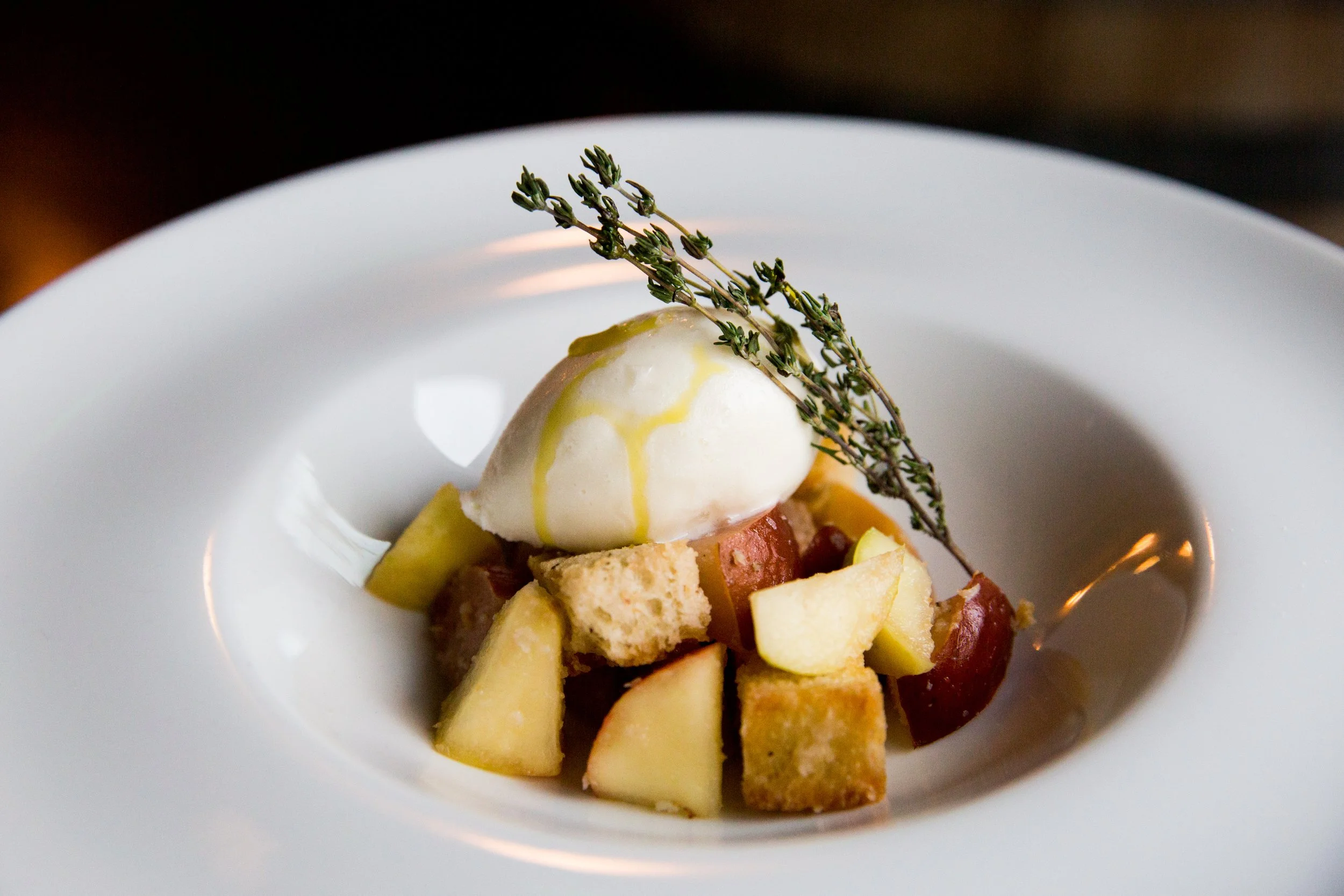 Professional food event photography in Lisbon, Portugal, capturing food photos at the event hosted by a restaurant. From wine tastings, food pairings and brand experiences to social gatherings and celebrations, this image showcases the atmosphere and