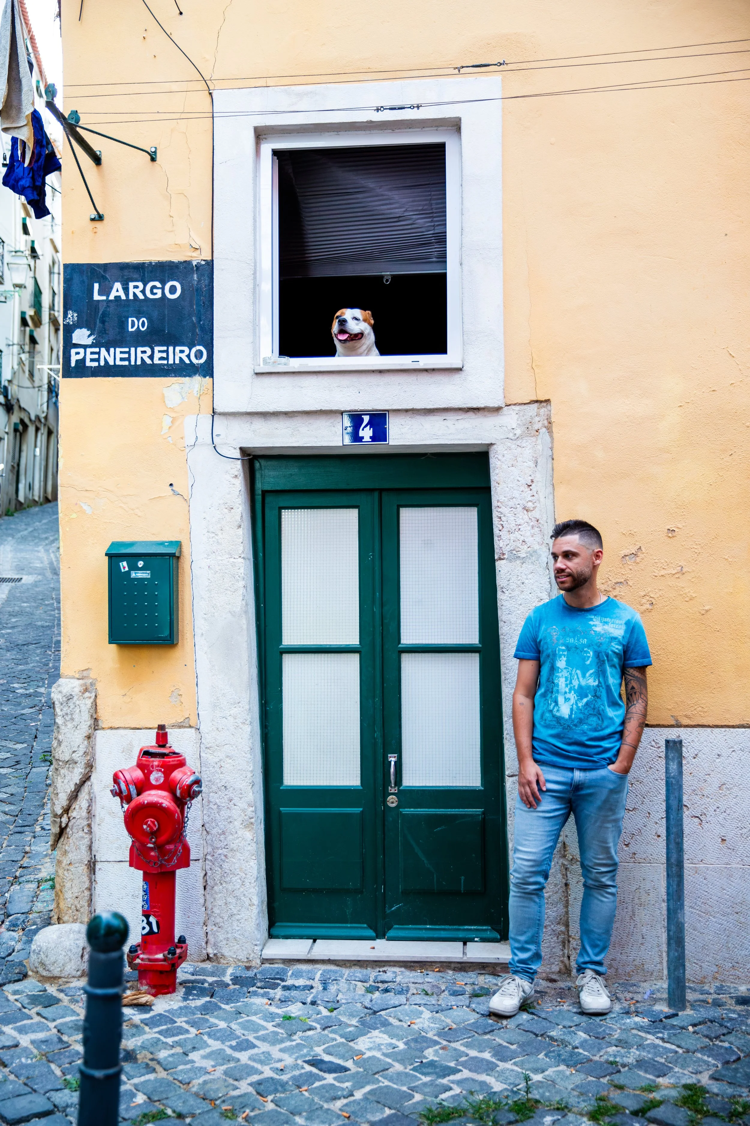 Portrait photoshoot session on the streets of Lisbon.