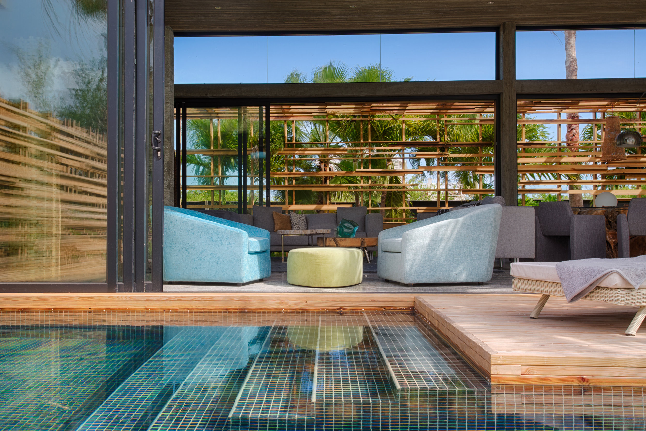 Pool & Living