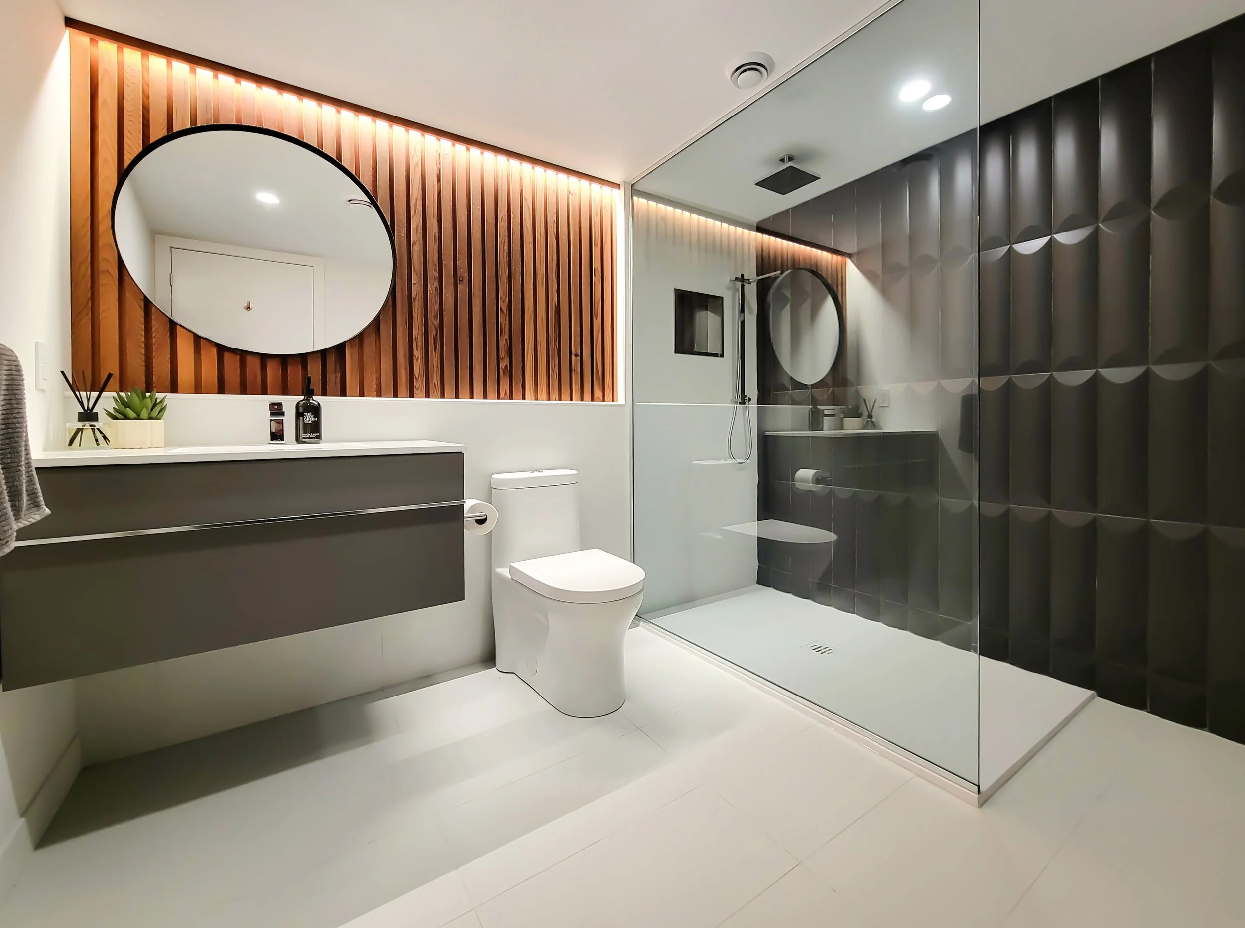 Bathroom Door closed 2 no frame.jpg