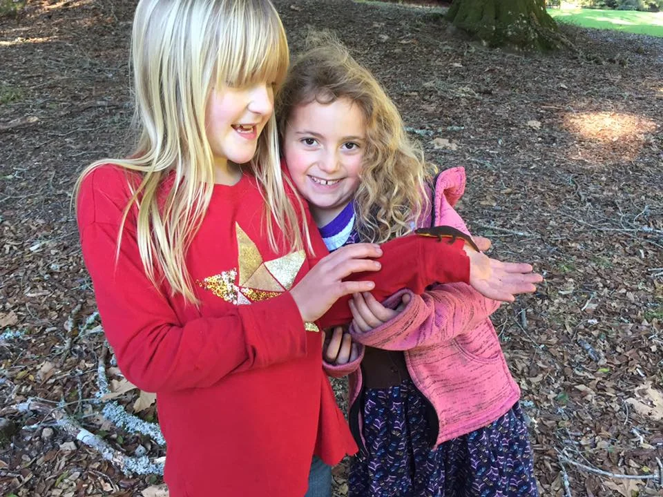 kids with newt.jpg
