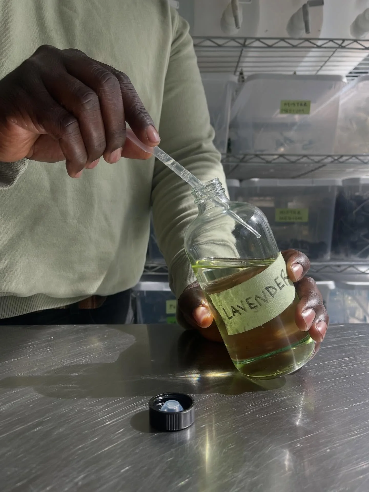 What&rsquo;s your favorite essential oil combination? 

We will be launching a new scent to expand our rotation this spring! Holler and let us know what you want to smell.

#squeakygreen #springcleaning #atl #freshair #clean