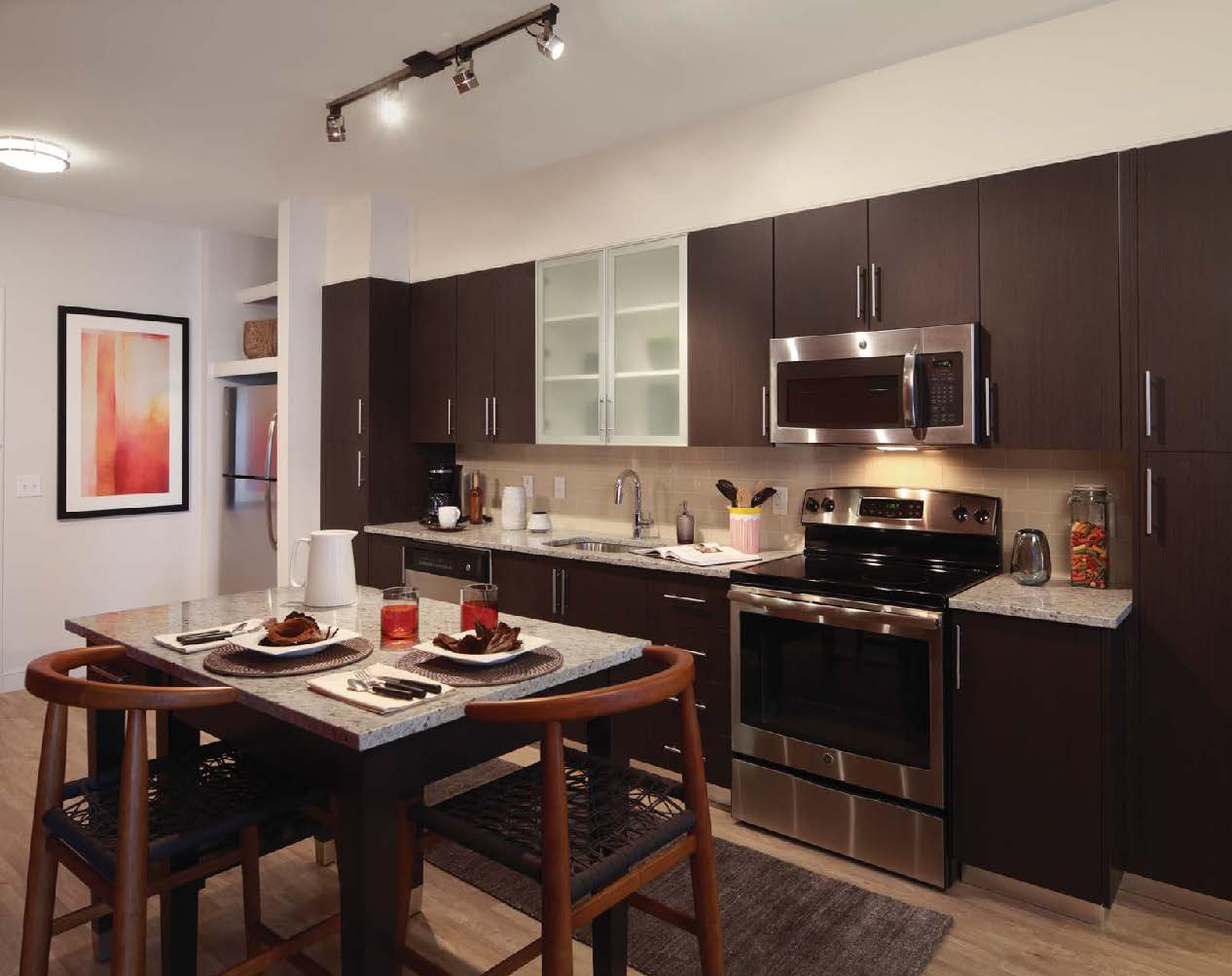 1919 Clarendon_kitchen.jpg