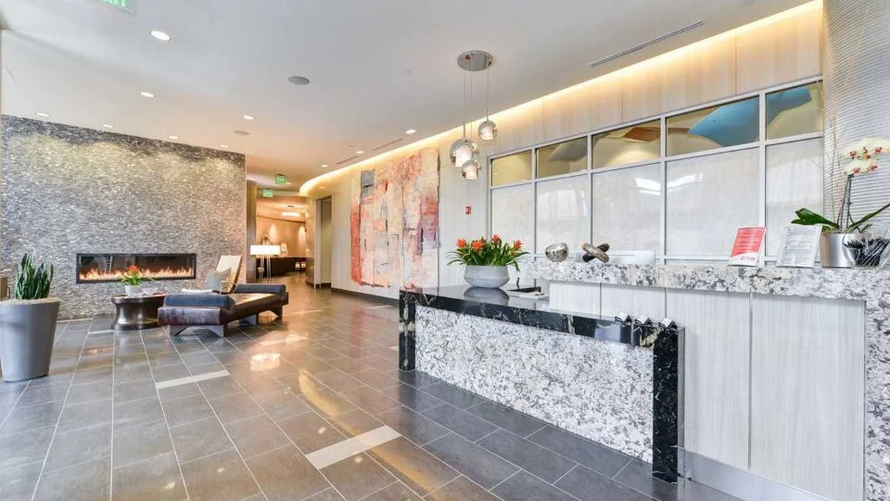 Clarendon lobby.jpg