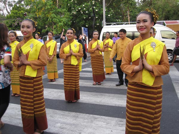  Girls dressed in traditional garments for Thai new year celebrations.&nbsp; 