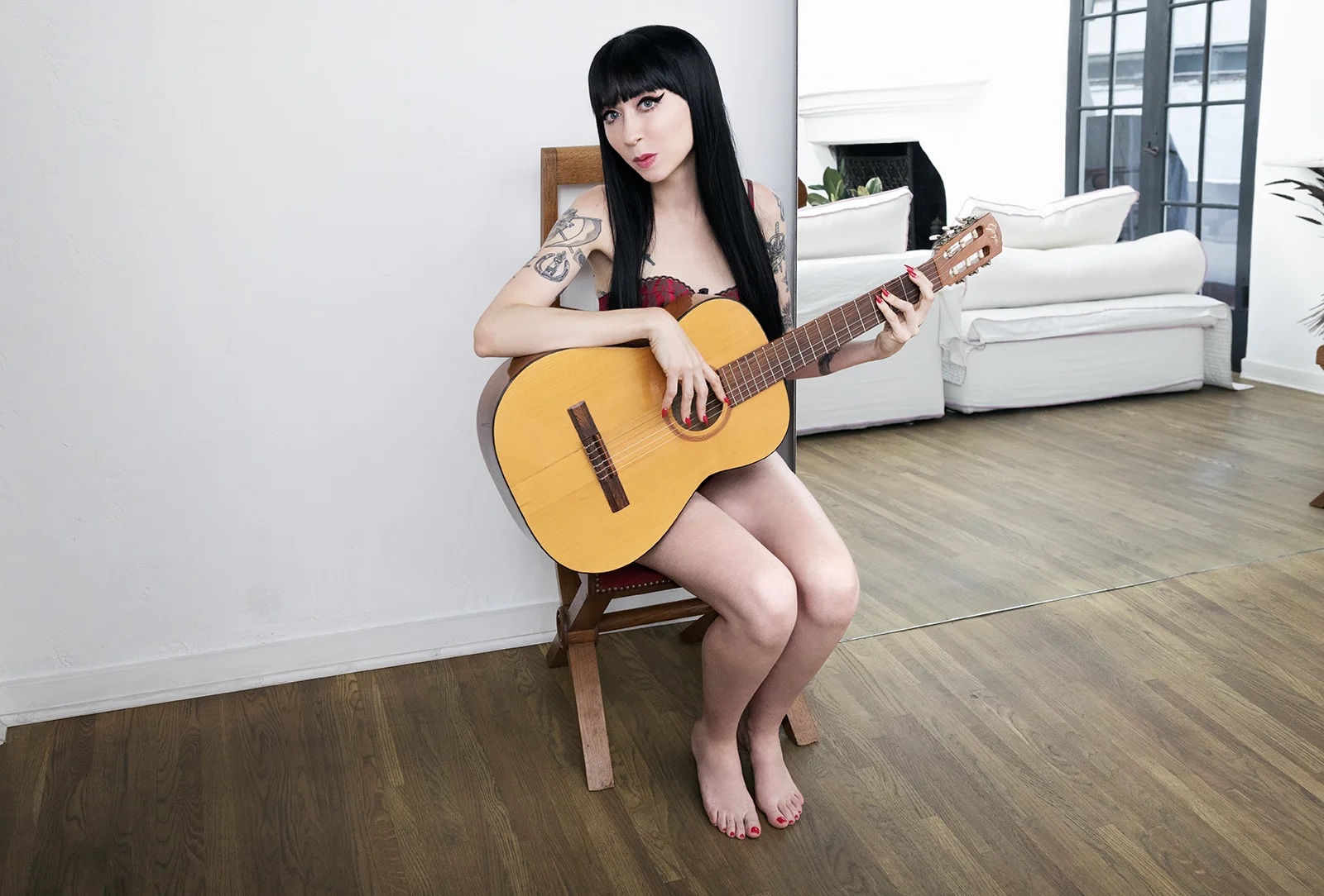 Ramona_Ryder_NYC_SF_GFE_guitar_1.jpg