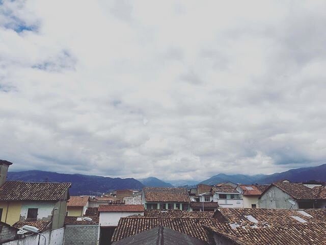 I love these little roofs. They always remind me the friends of the lame man in Luke 5:17 who had enough faith to tear the roof off a house and lower their friend down to Jesus. Lord, make me like those friends. 💚 #weloveecuador
