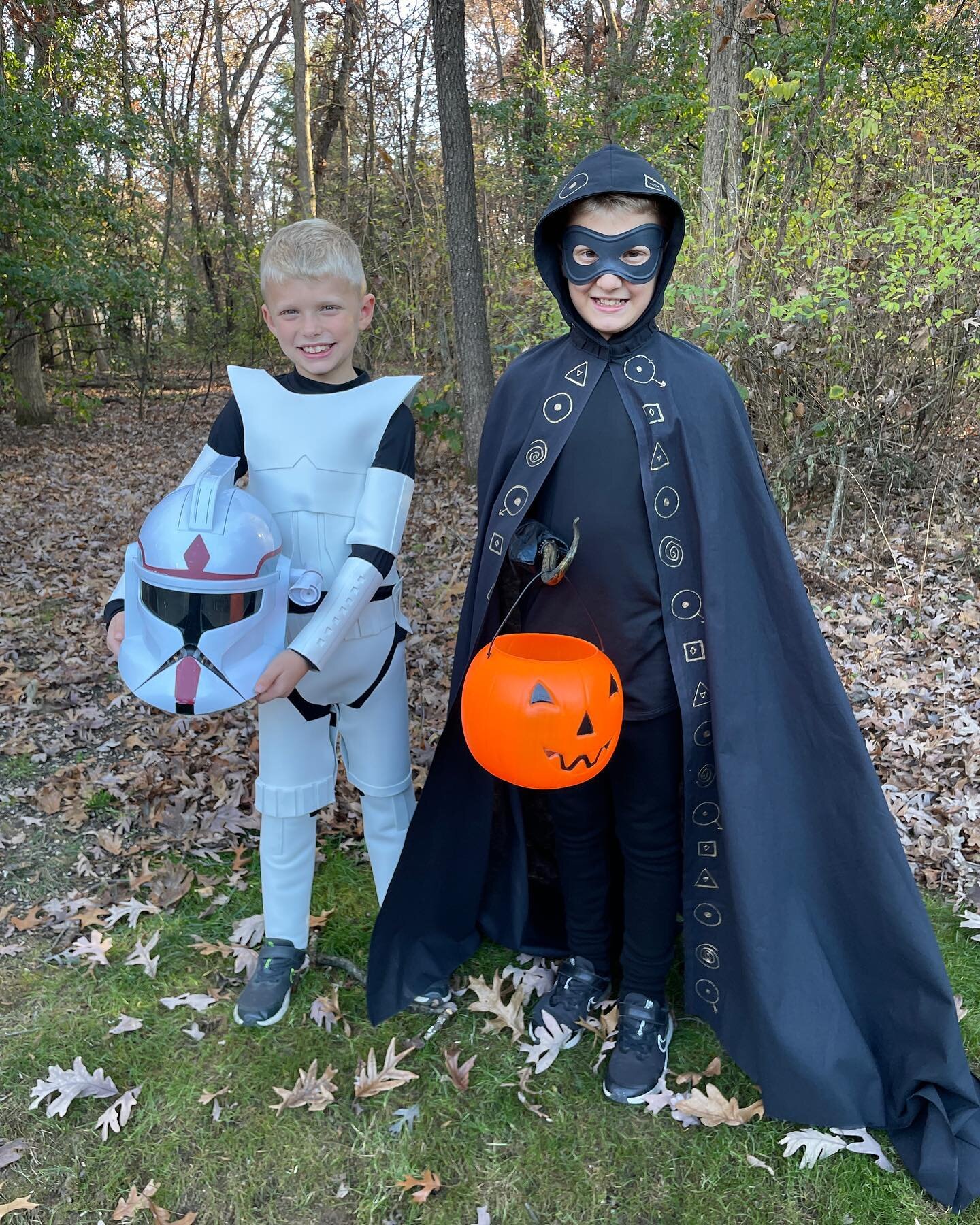 Happy Halloween from our Clone Trooper and Marethyu (from the series The Legends of the Immortal Nicholas Flamel). What a beautiful evening for trick or treating. 🎃