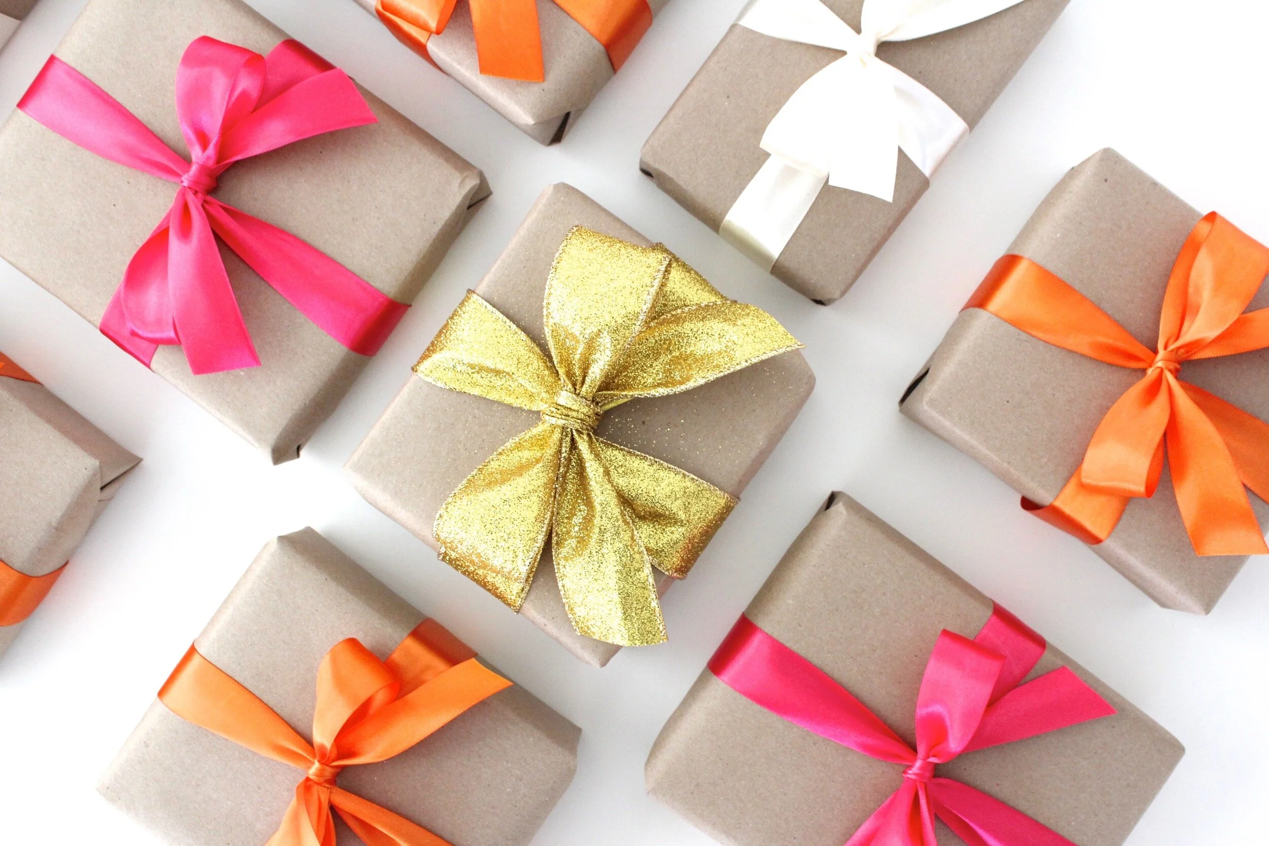 How-to-tie-the-PERFET-BOW-on-a-gift.jpg