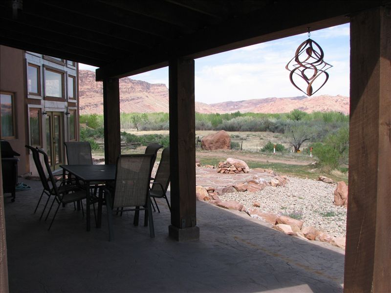 moab-panorama-oasis_patio-view.jpg