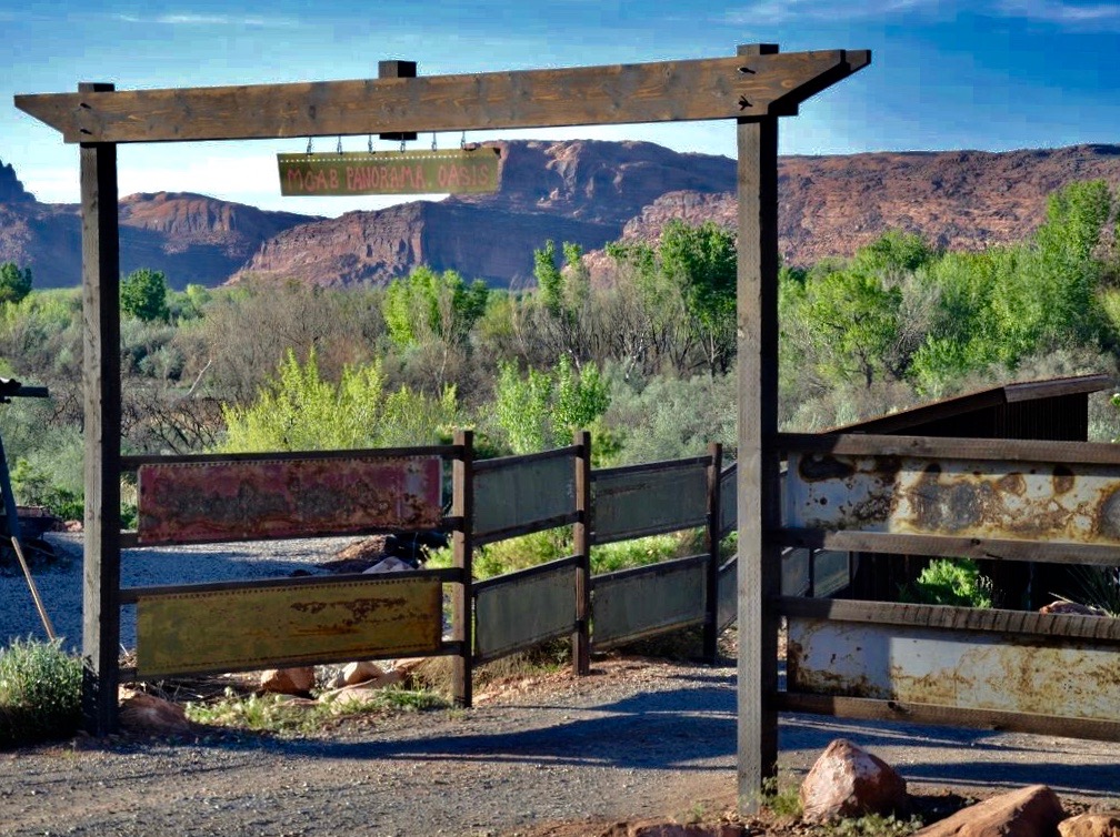 moab-panorama-oasis_welcome.jpg