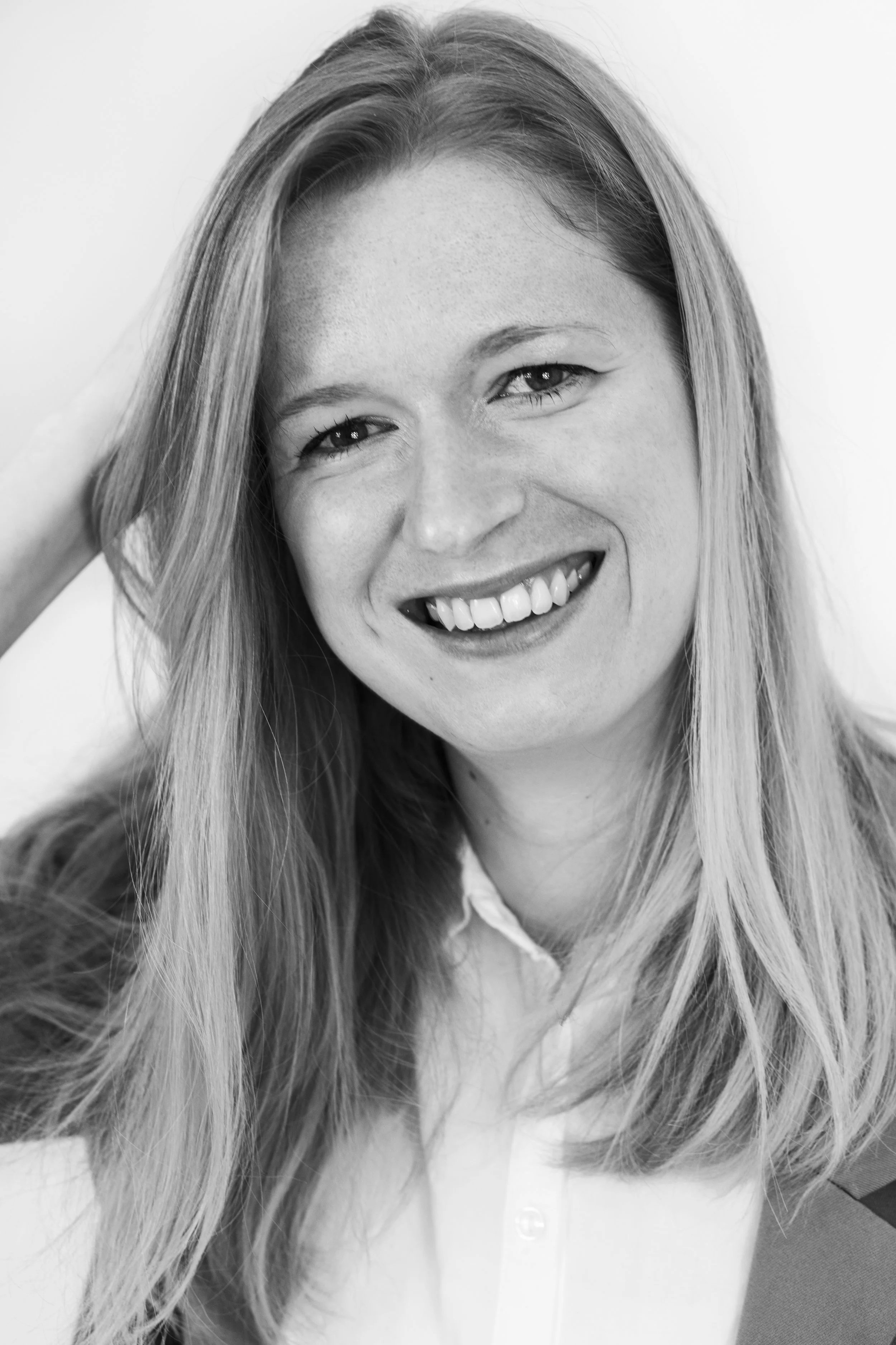 Linda Roos | Online Linda is a copywriter with a mind full of sharp insights and an unsatisfiable curiousity. She writes on her blog www.lindaroosenmedia.nl , as well as for DeOndernemer.nl, a website specifically for Dutch entrepreneurs.
