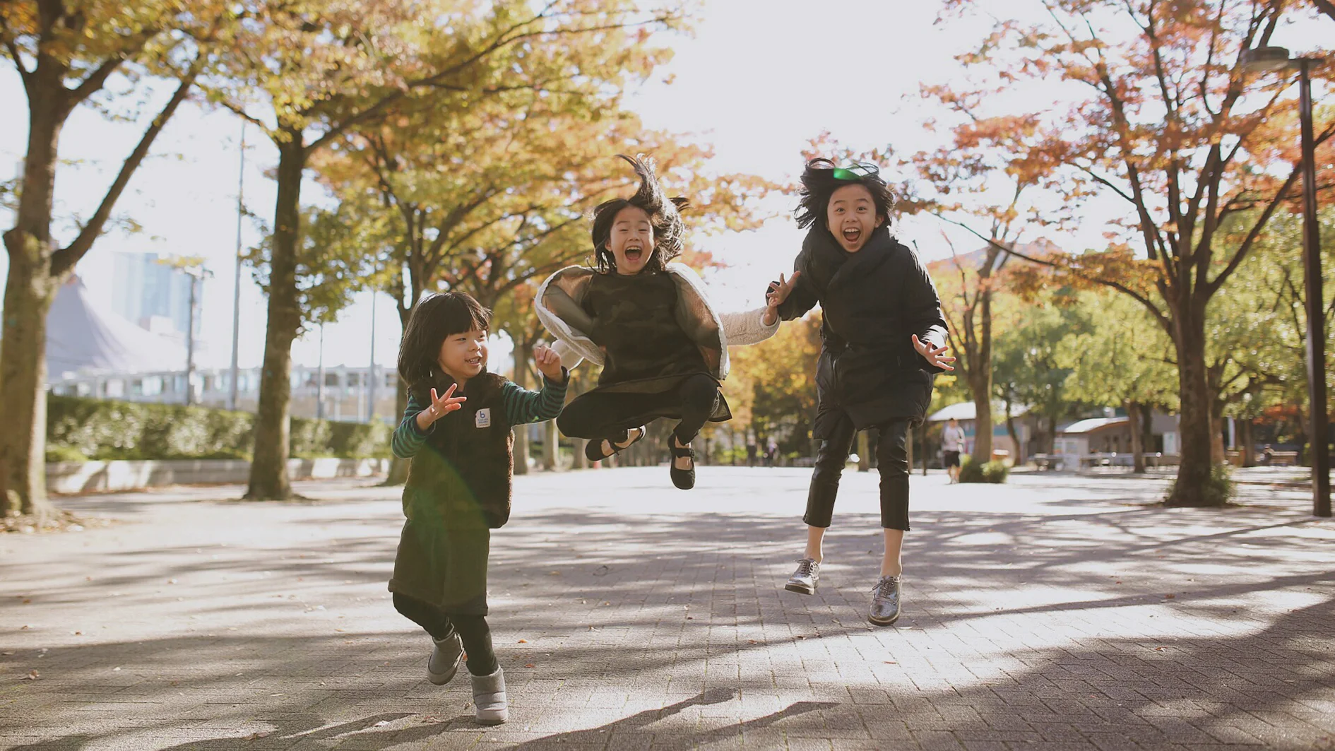 Email contact@juniapics.com.jpg