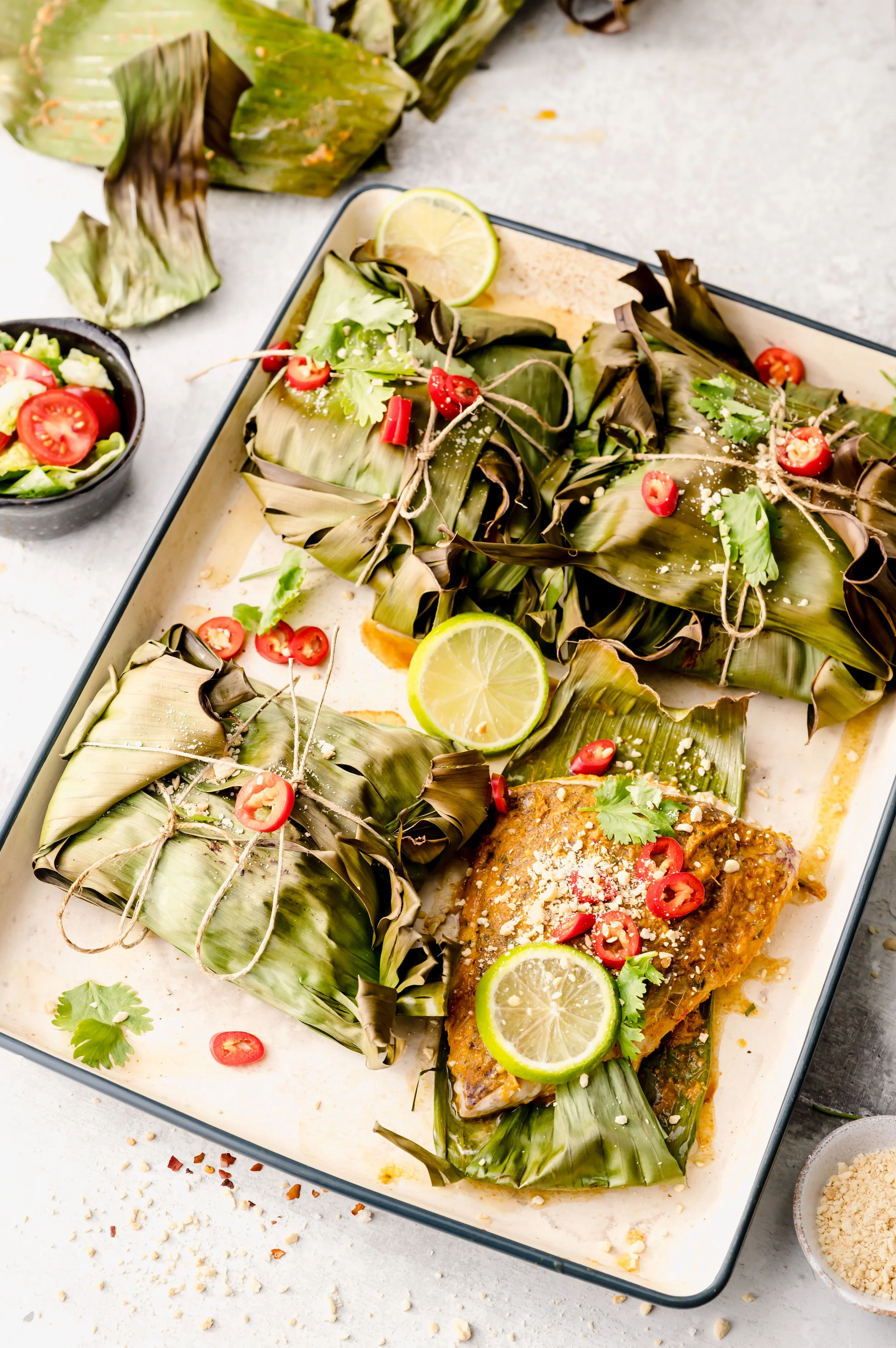 Thai-style_fish_baked_in_banana_leaves_ID725290_P.jpg